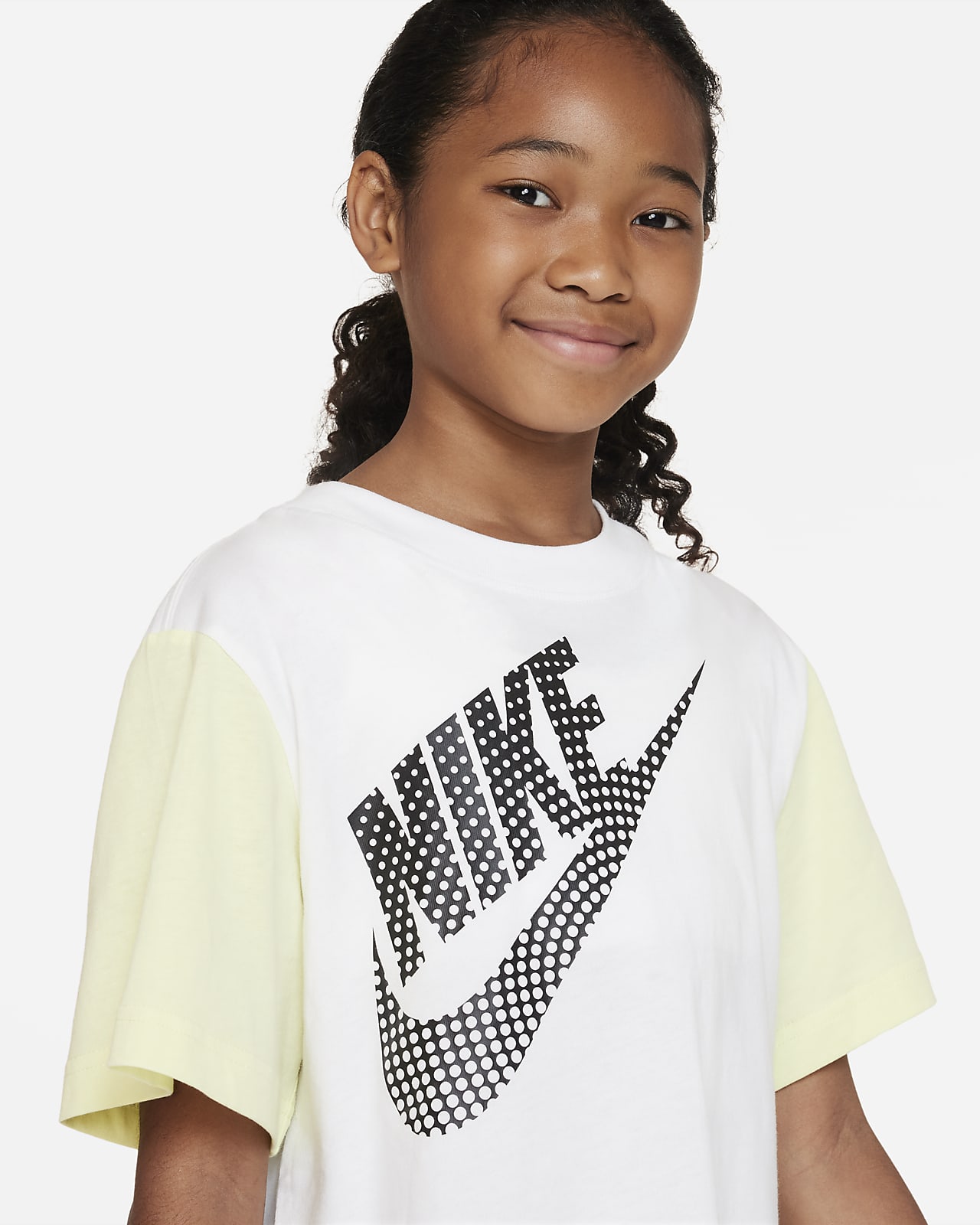 Nike Sportswear Essential Older Kids' (girls') Dance T-shirt. Nike Gb