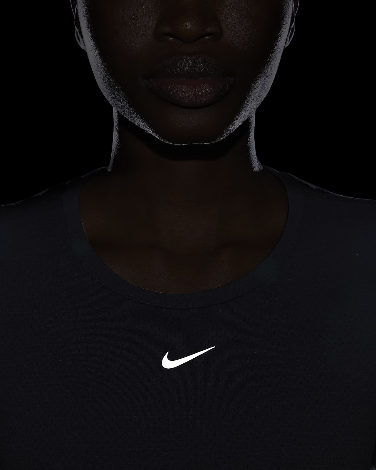 Nike Dri-FIT ADV Aura Women's Slim-Fit 