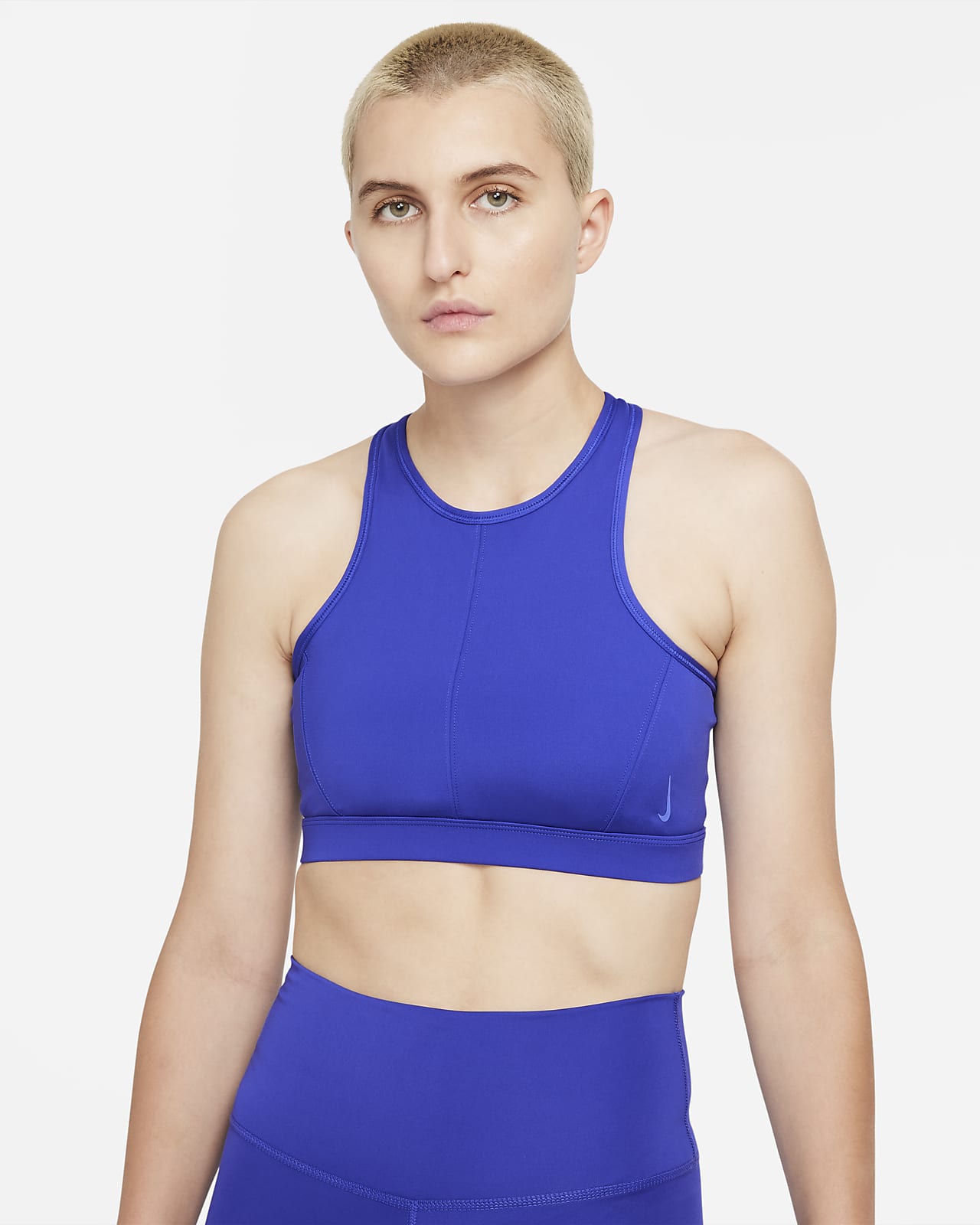 Bra deportivo de cuello alto con almohadilla de una sola pieza de media sujeción para mujer Nike Yoga Swoosh