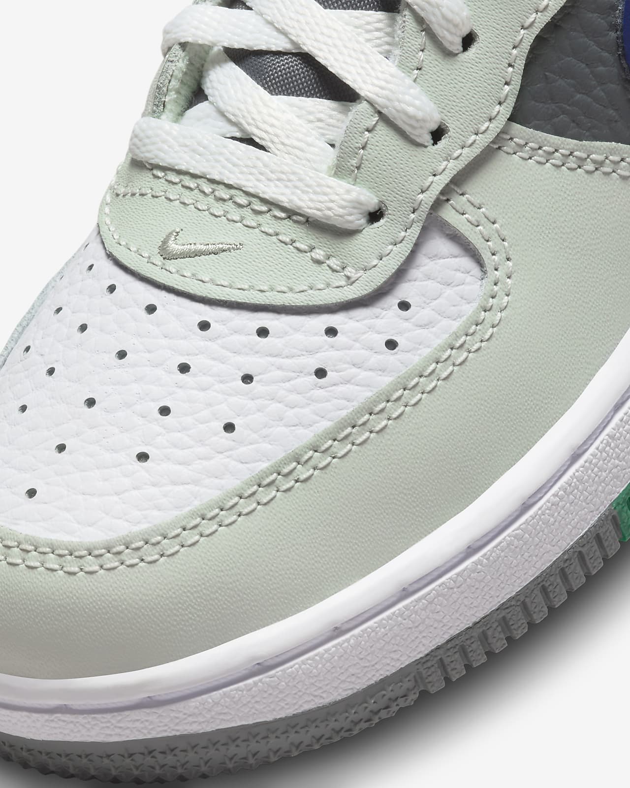 Calzado para niños de preescolar Nike Force 1 LV8.