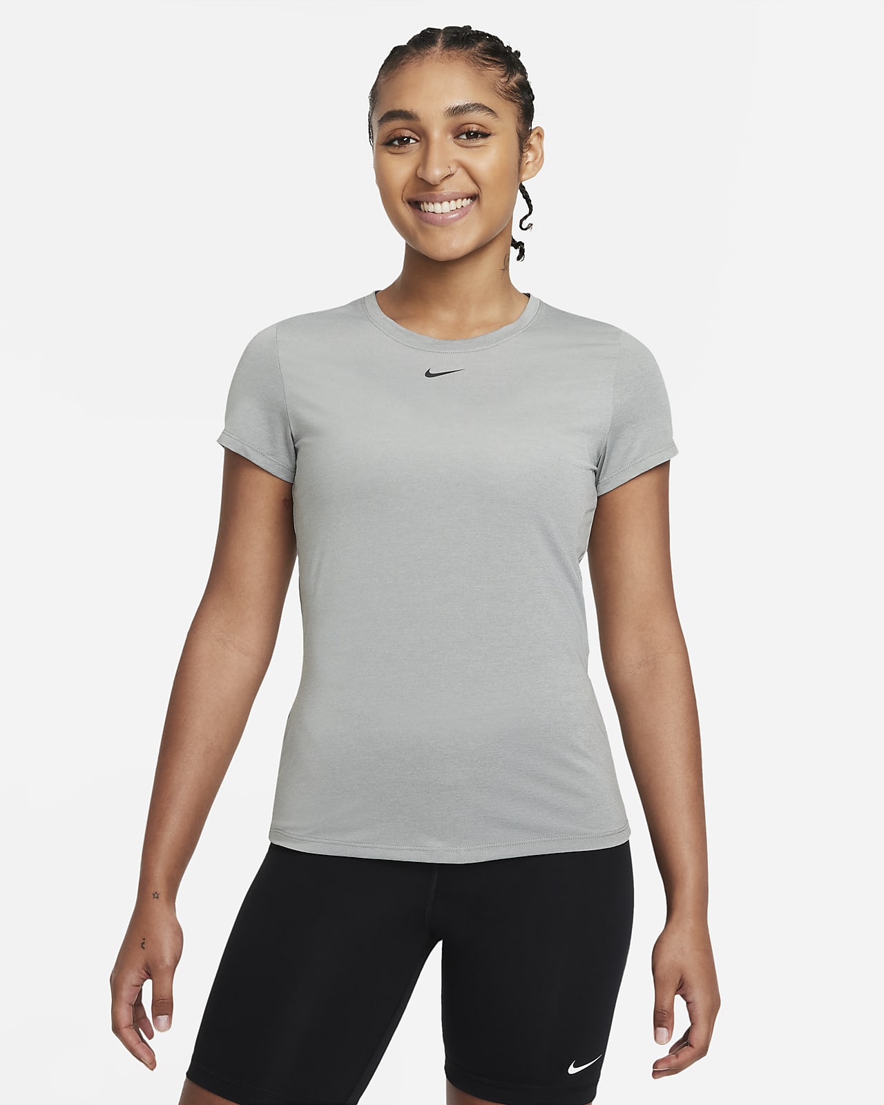 Nike Dri-FIT One Damestop met aansluitende pasvorm en korte mouwen. Nike NL
