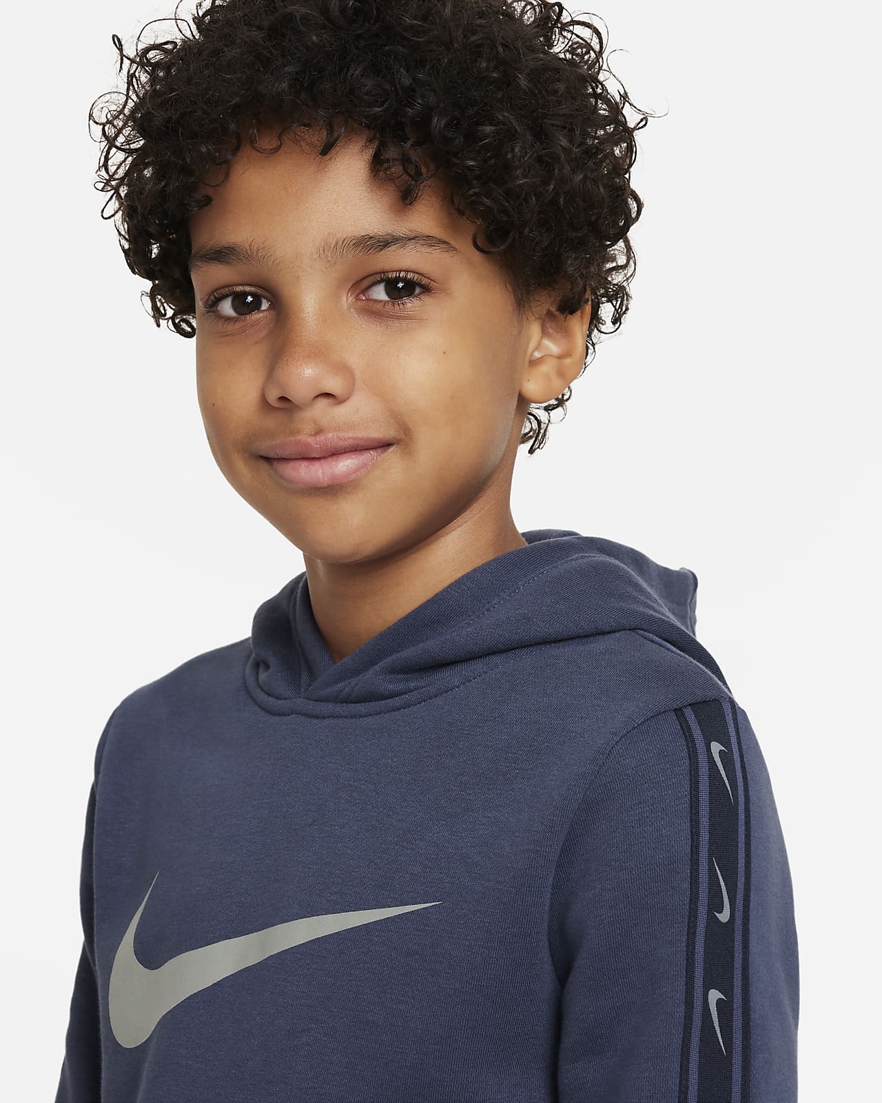 Nike Sportswear Repeat Fleecehoodie voor jongens. Nike BE