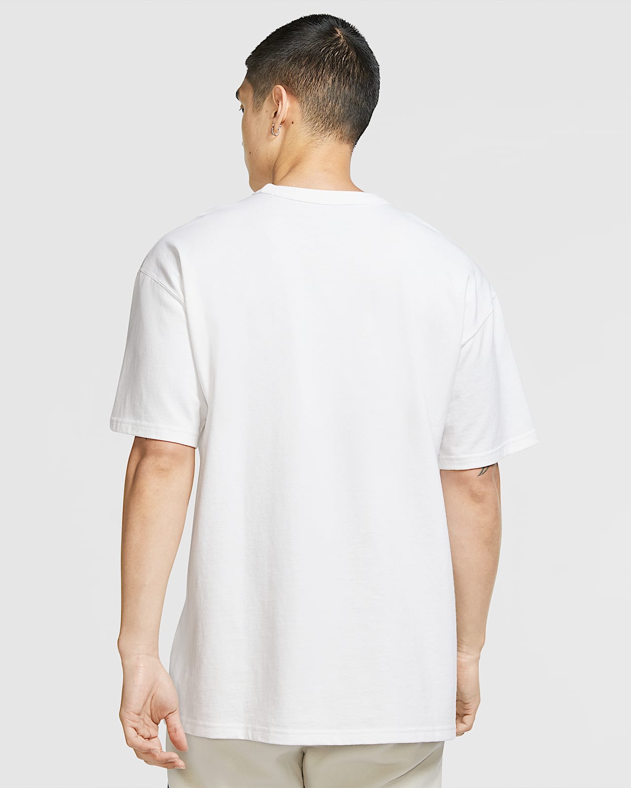 Nike Sportswear Premium Essential Men's T-Shirt. Nike SI