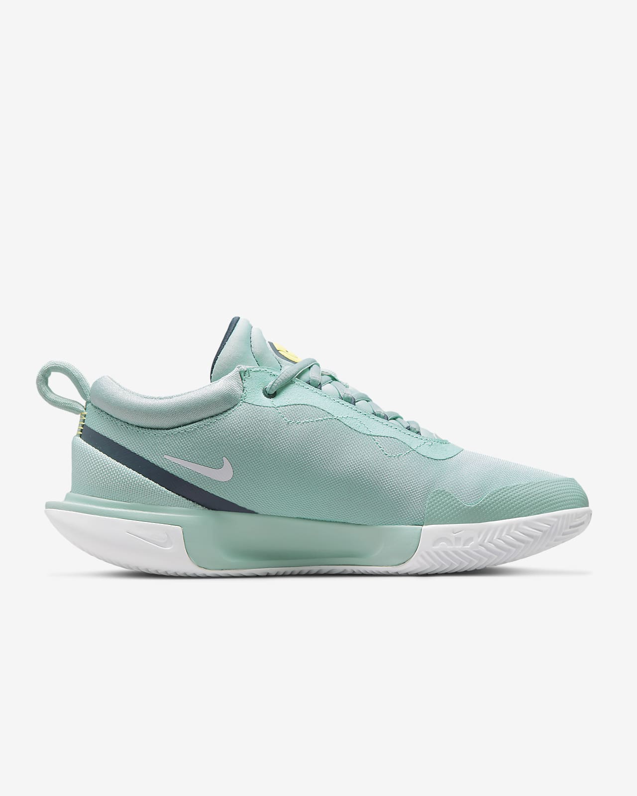 nike women's clay court tennis shoes