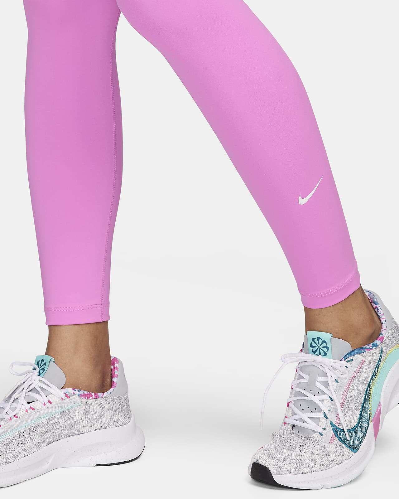 Mujer Gris Nike One Mallas. Nike ES