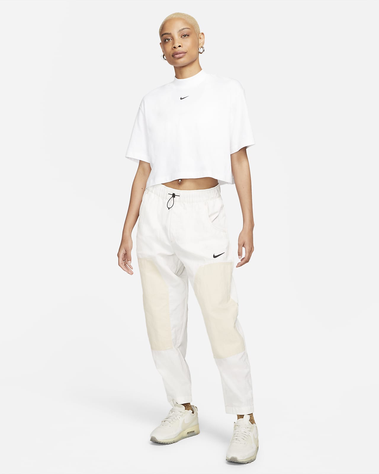 Nike Sportswear Essential Damestop met rechte pasvorm en hoge kraag. Nike NL