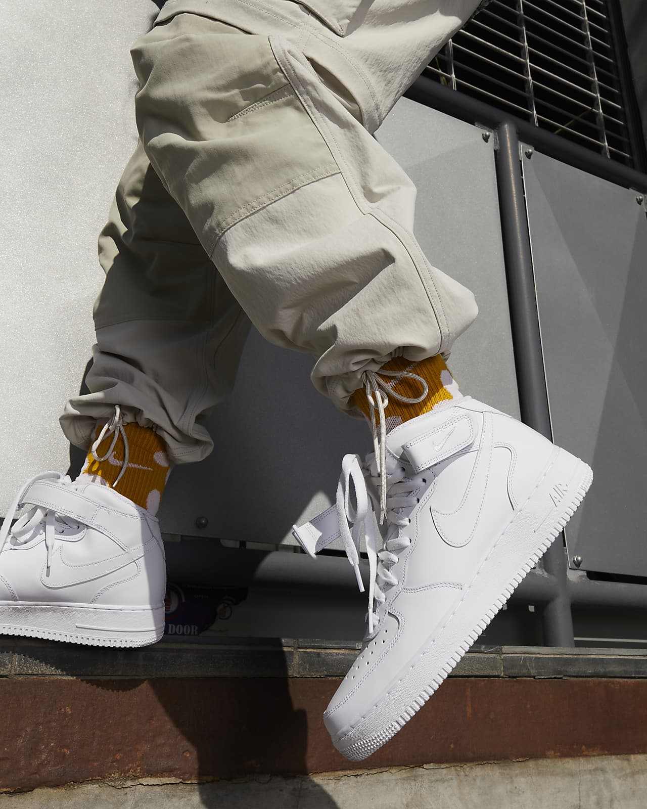 nike air force 1 07 mid white trainers