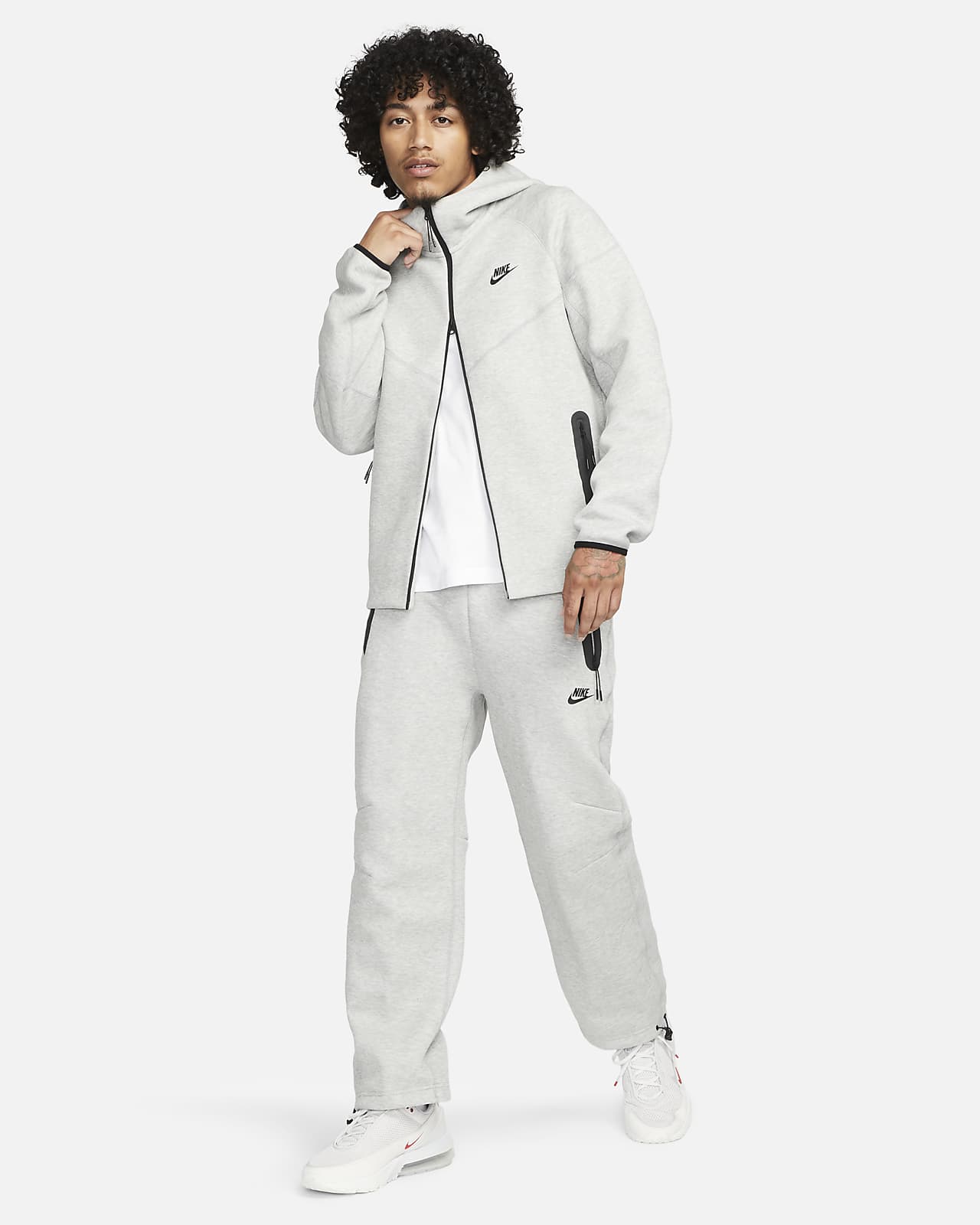 Nike sweatpants with online zipper bottom