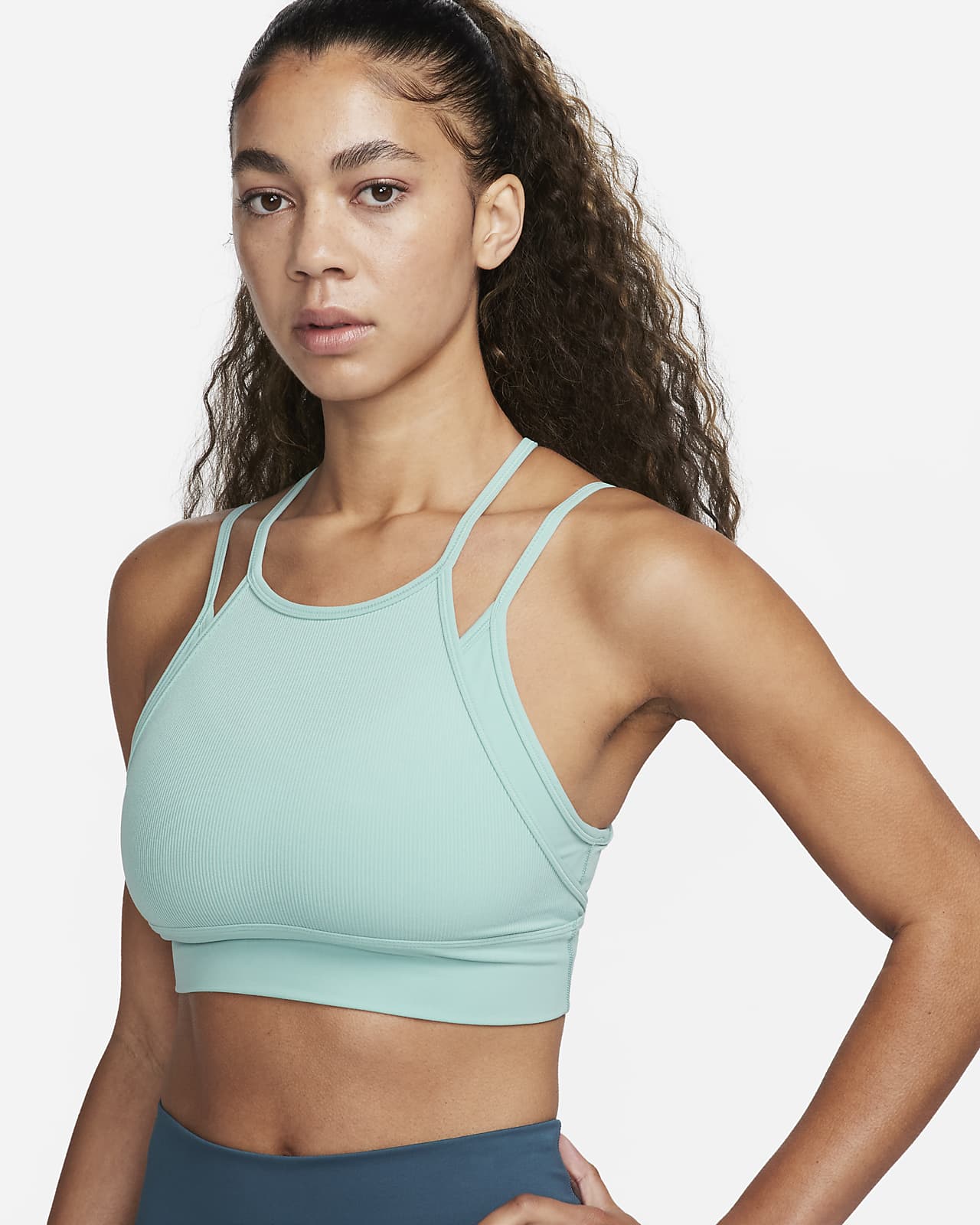 Bra deportivo de baja sujeción de tela de canalé de líneas largas acolchado para mujer Nike Indy Strappy