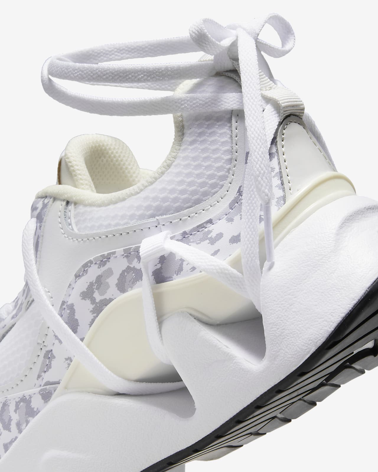 nike women's ryz 365 white