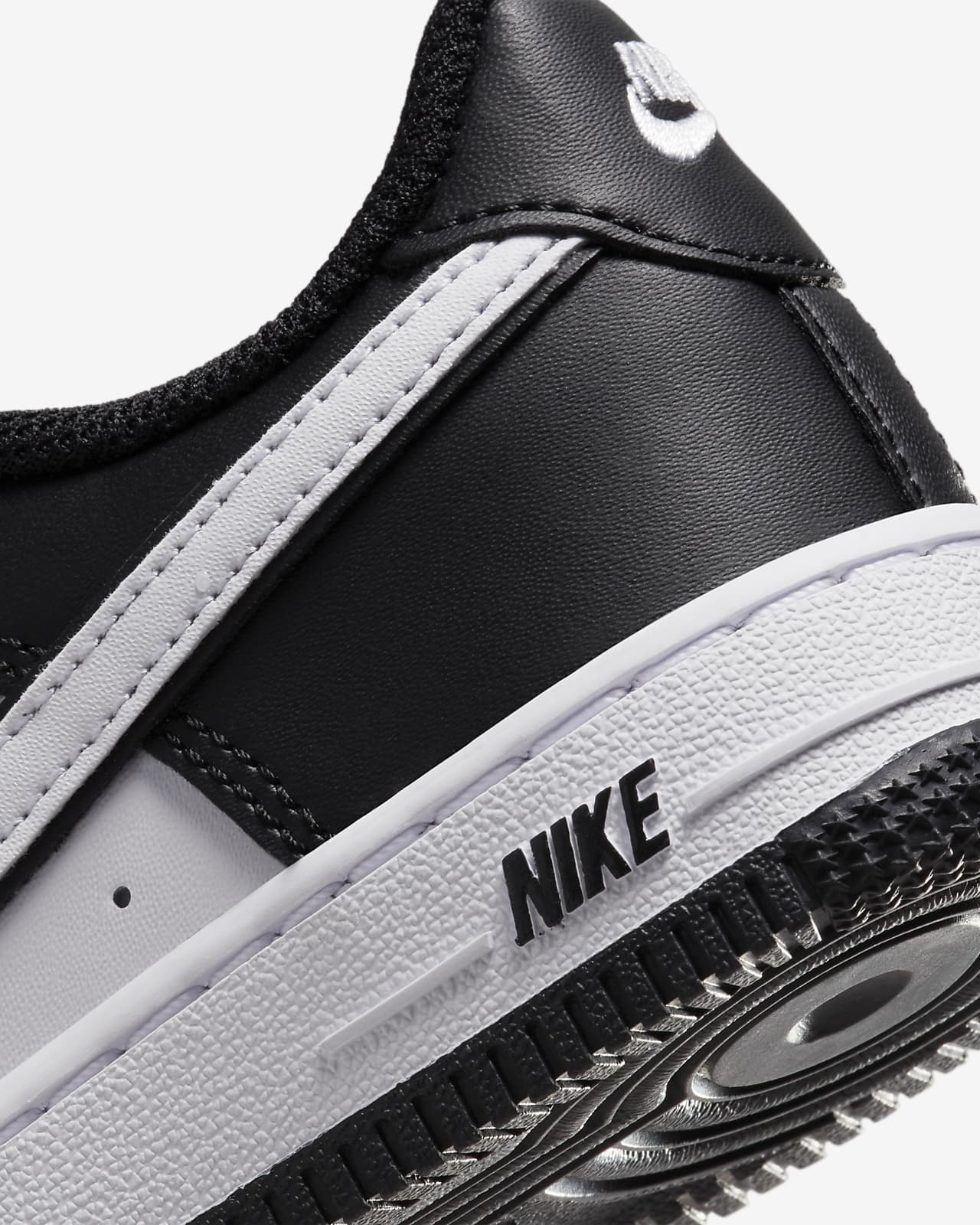 Nike Force LV8 2-sko til mindre Nike DK