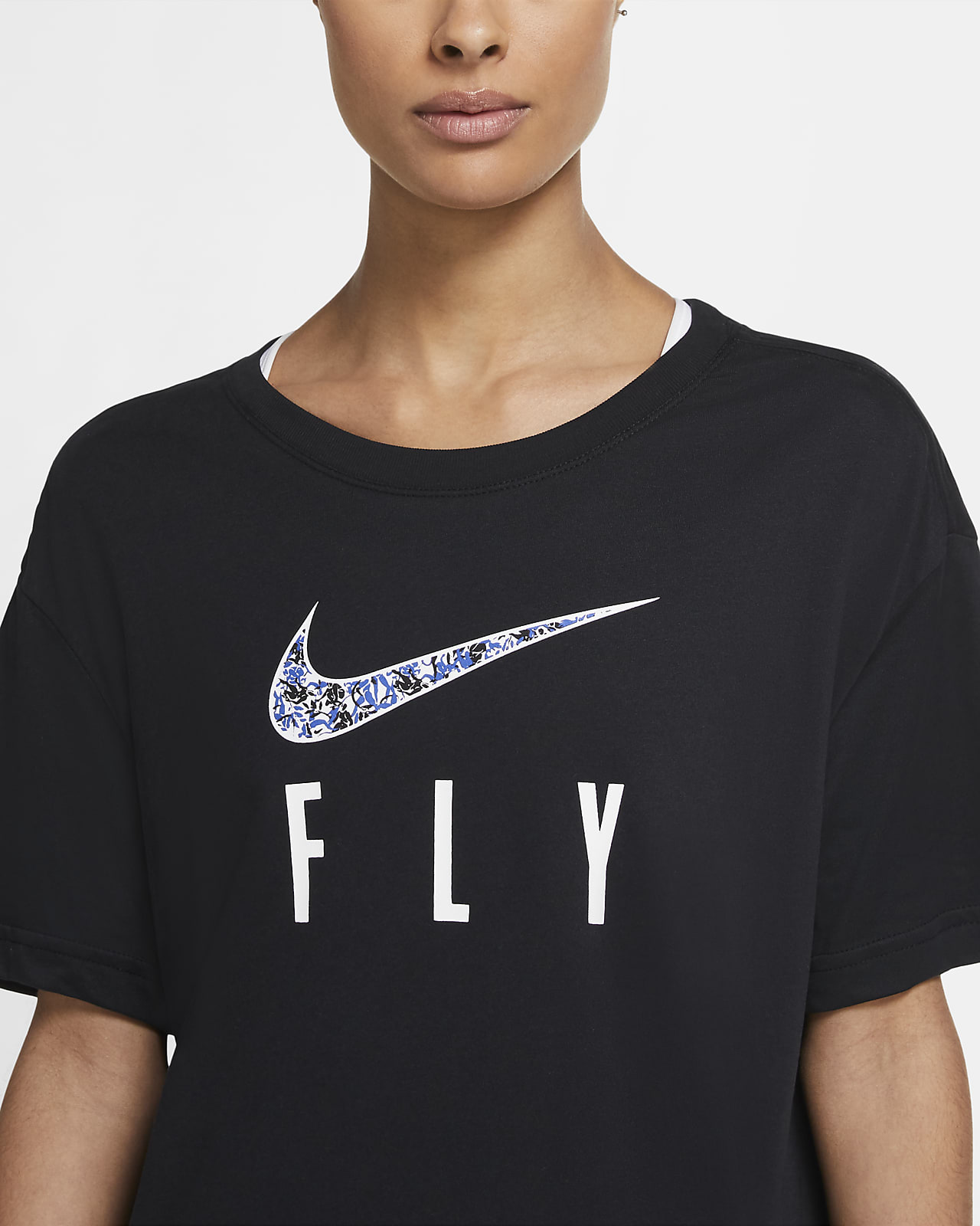 Nike Dri FIT Swoosh Fly basket T skjorte til dame. Nike NO Nike T skjorte med Swoosh logo til dame. Nike NO