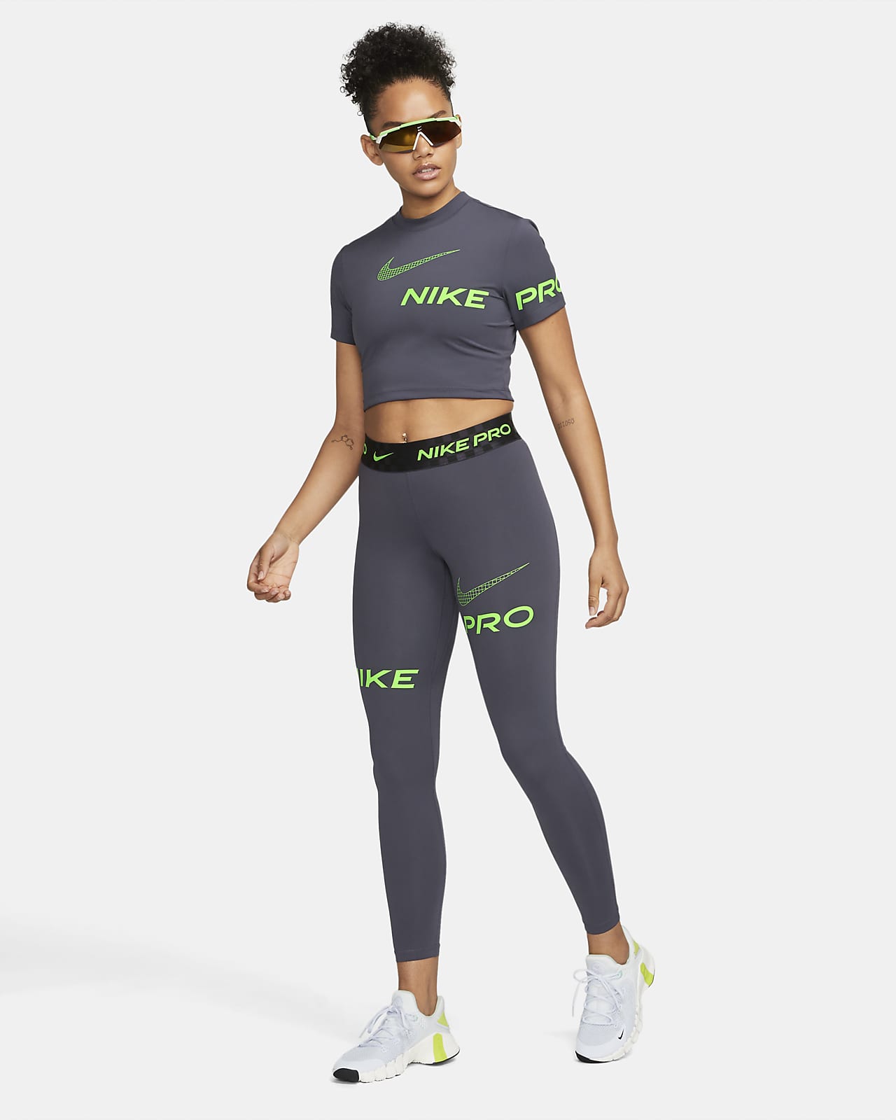 Proverbio multitud Melancólico Nike Pro Dri-FIT Women's Short-Sleeve Cropped Graphic Training Top. Nike LU