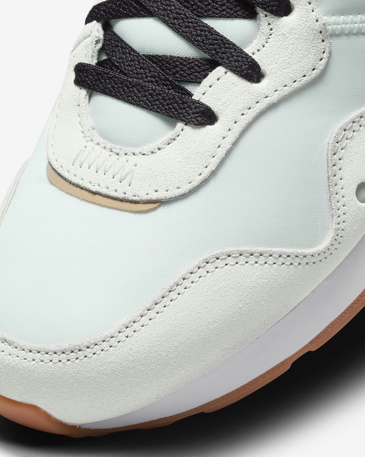 nike venture runner men's stores