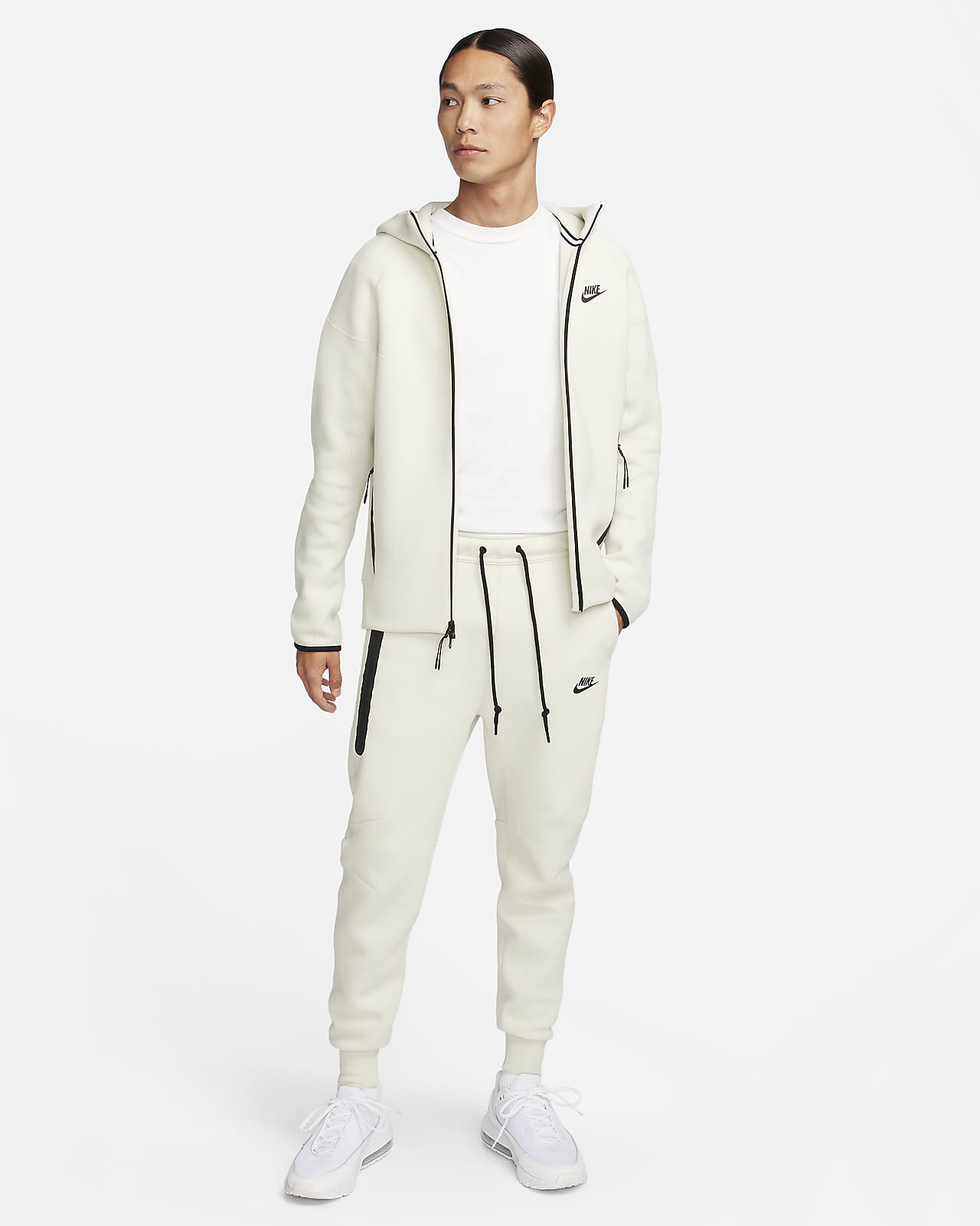 Nike slim hotsell fit tech fleece