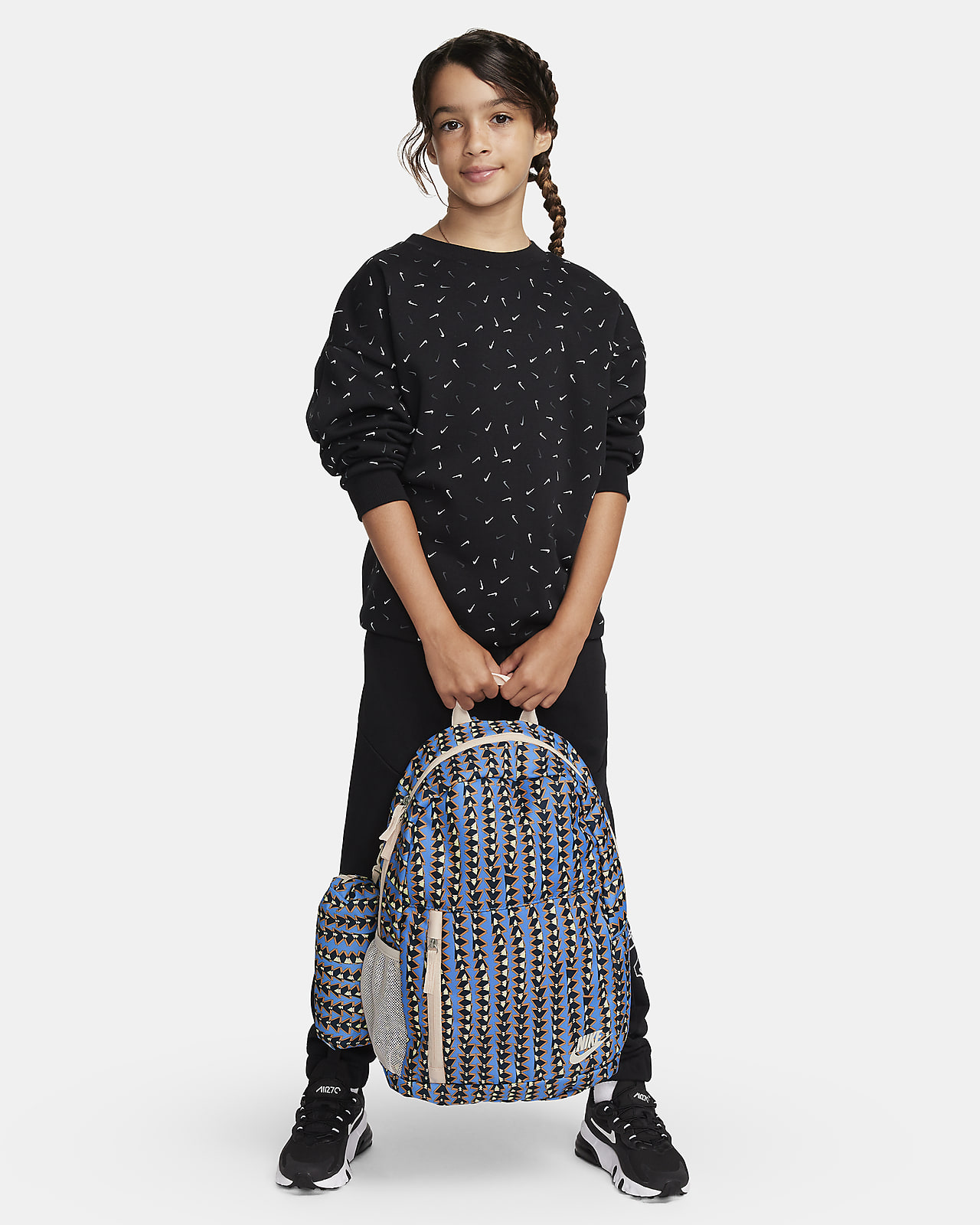 https://static.nike.com/a/images/t_PDP_1280_v1/f_auto,q_auto:eco/9f5361cc-8287-41b4-a39e-8057a40dcb62/elemental-kids-backpack-20l-GMH73J.png