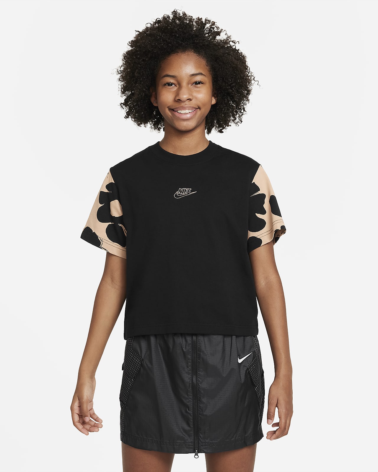 Playera de corte cuadrado para niña talla grande Nike Sportswear