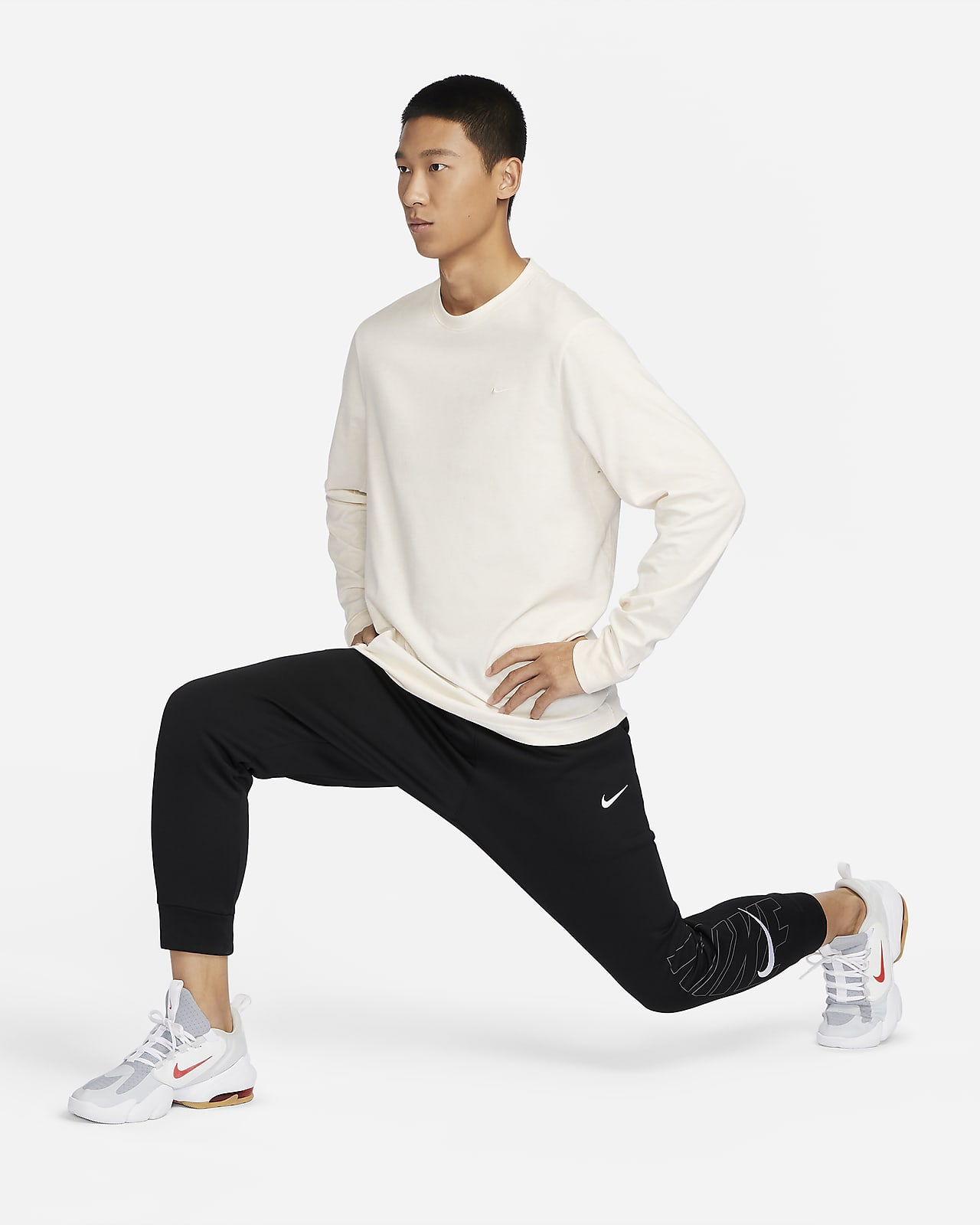 Nike Primary Men's Dri-FIT Long-Sleeve Versatile Top.