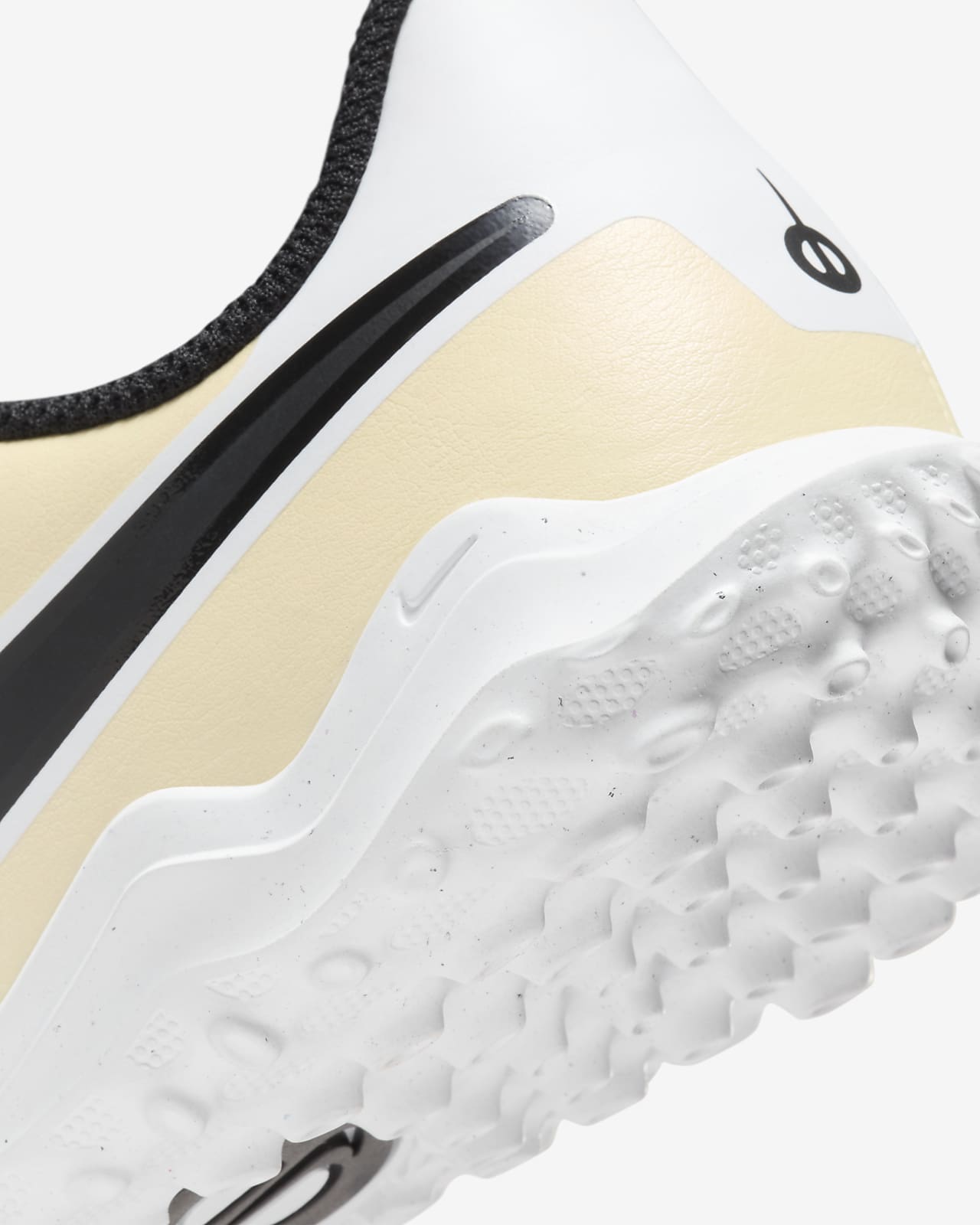 Nike hotsell erba sintetica