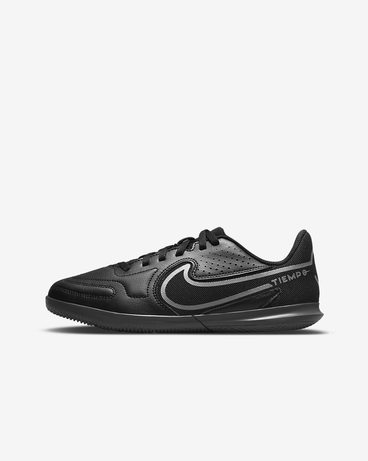 Calzado de fútbol para cancha cubierta para niños talla pequeña/grande Nike  Jr. Tiempo Legend 9 Club IC. Nike.com