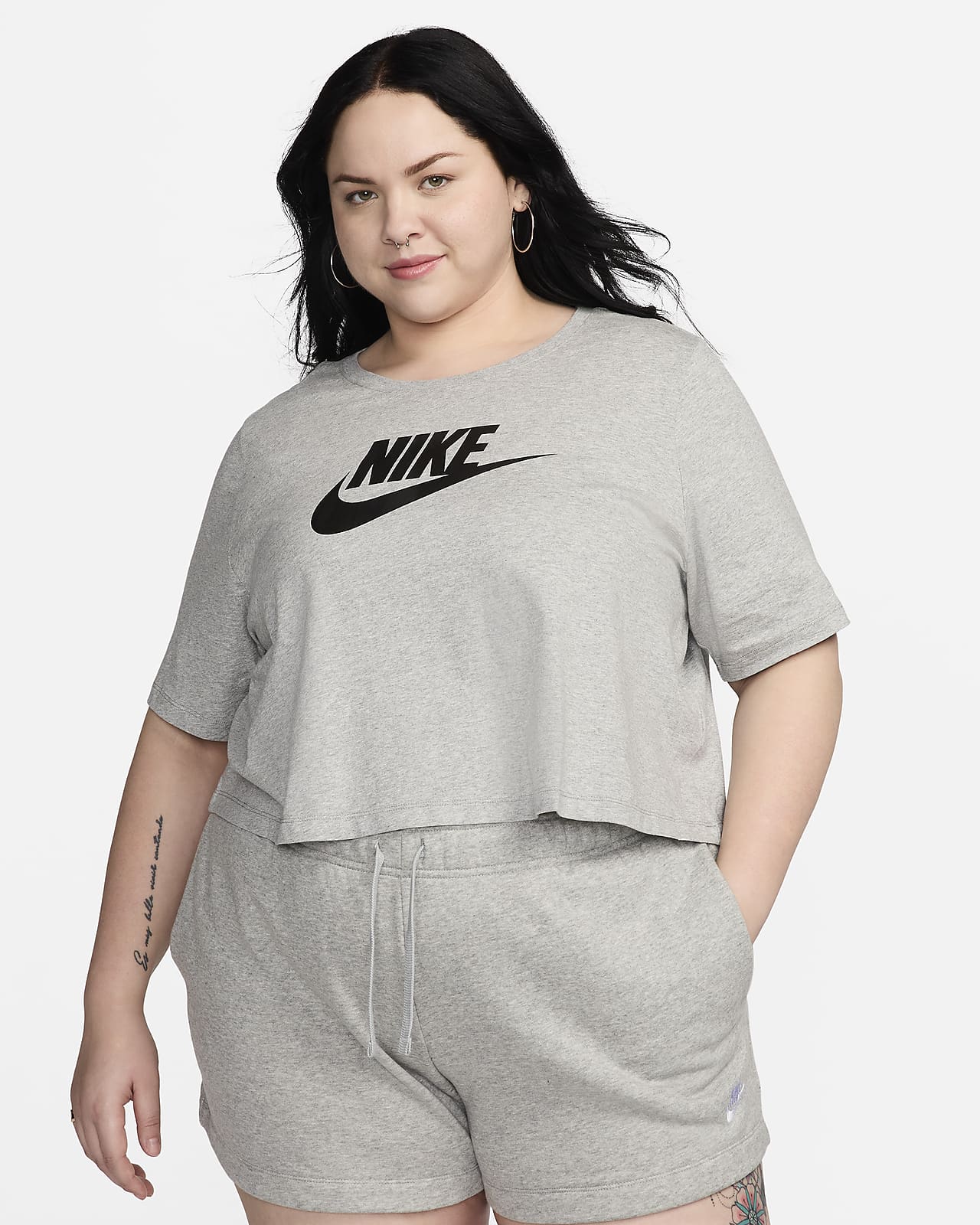 Nike Sportswear Essential Women's Cropped Logo T-Shirt (Plus Size)