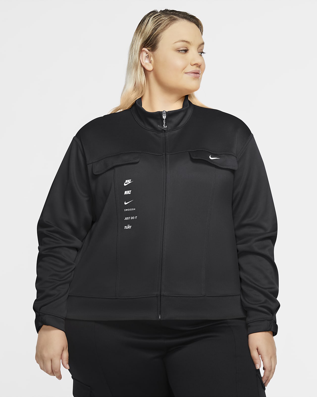 Nike Sportswear Swoosh polystrikket jakke til dame (Plus Nike Sportswear Swoosh polystrikket bukse til dame (Plus