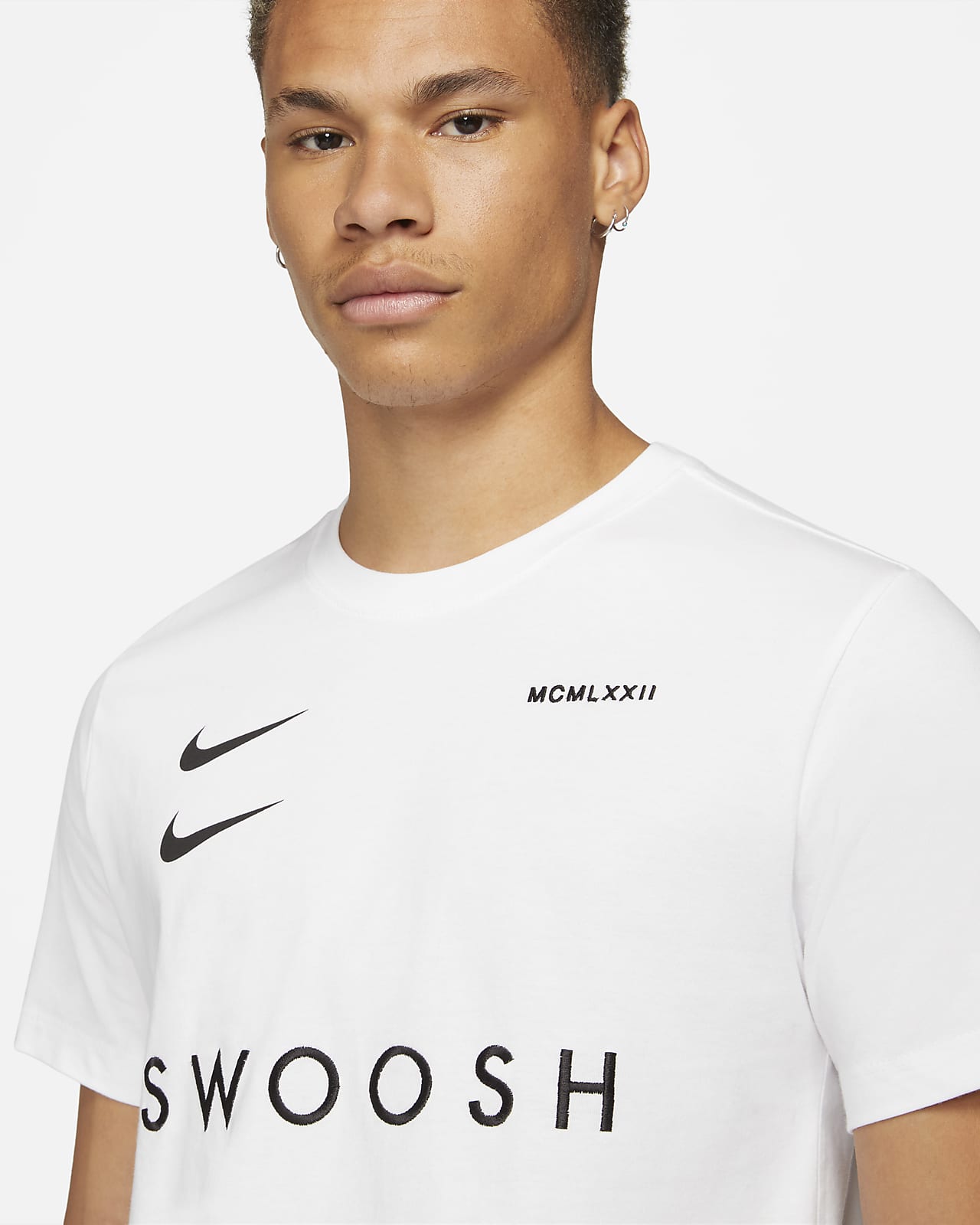 Playera para hombre Nike Sportswear Swoosh. Nike.com