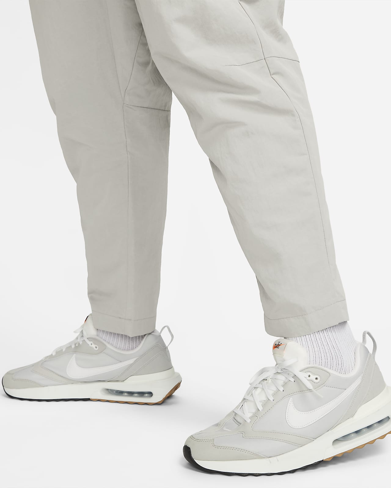 Nike Sportswear Tech Essentials Men's Lined Commuter Trousers. Nike CZ