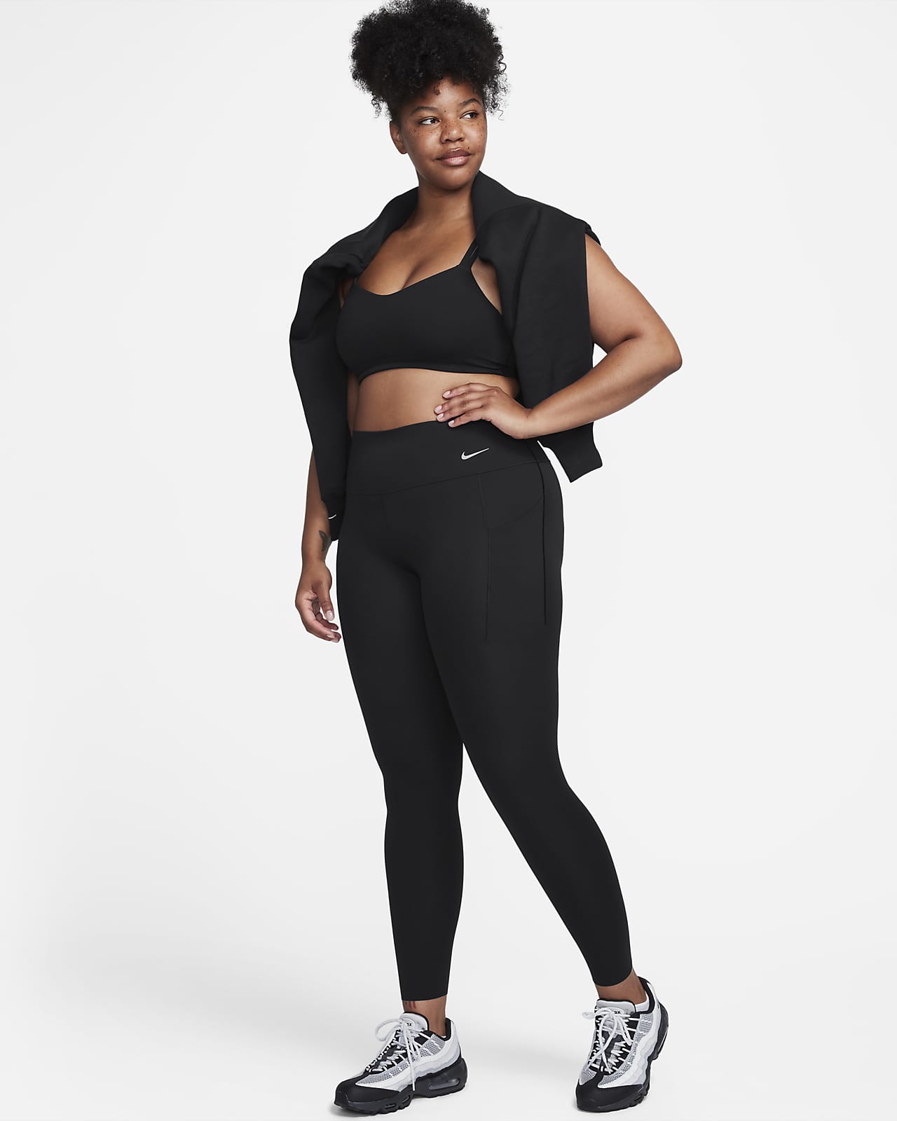 Nike Universa-leggings i fuld længde med medium støtte, mellemhøj talje og lommer til kvinder
