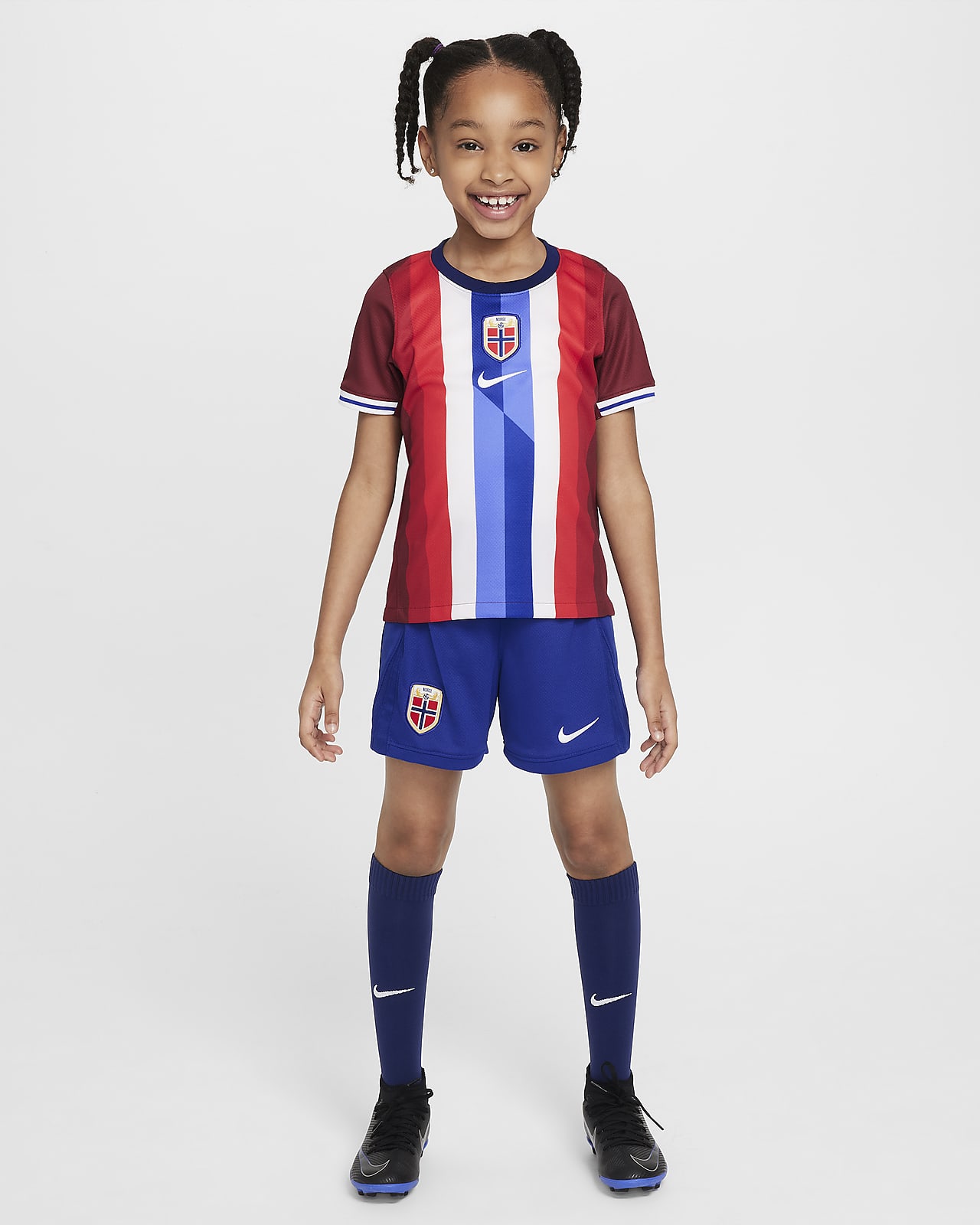 Trojdílná souprava Nike Football Replica Norsko Stadium, domácí 2024 pro malé děti