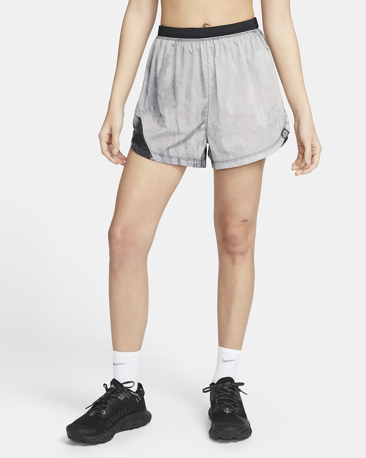 Nike Dri-FIT Repel Trail-Laufshorts mit Futter, halbhohem Bund und Taschen für Damen (ca. 7,5 cm)