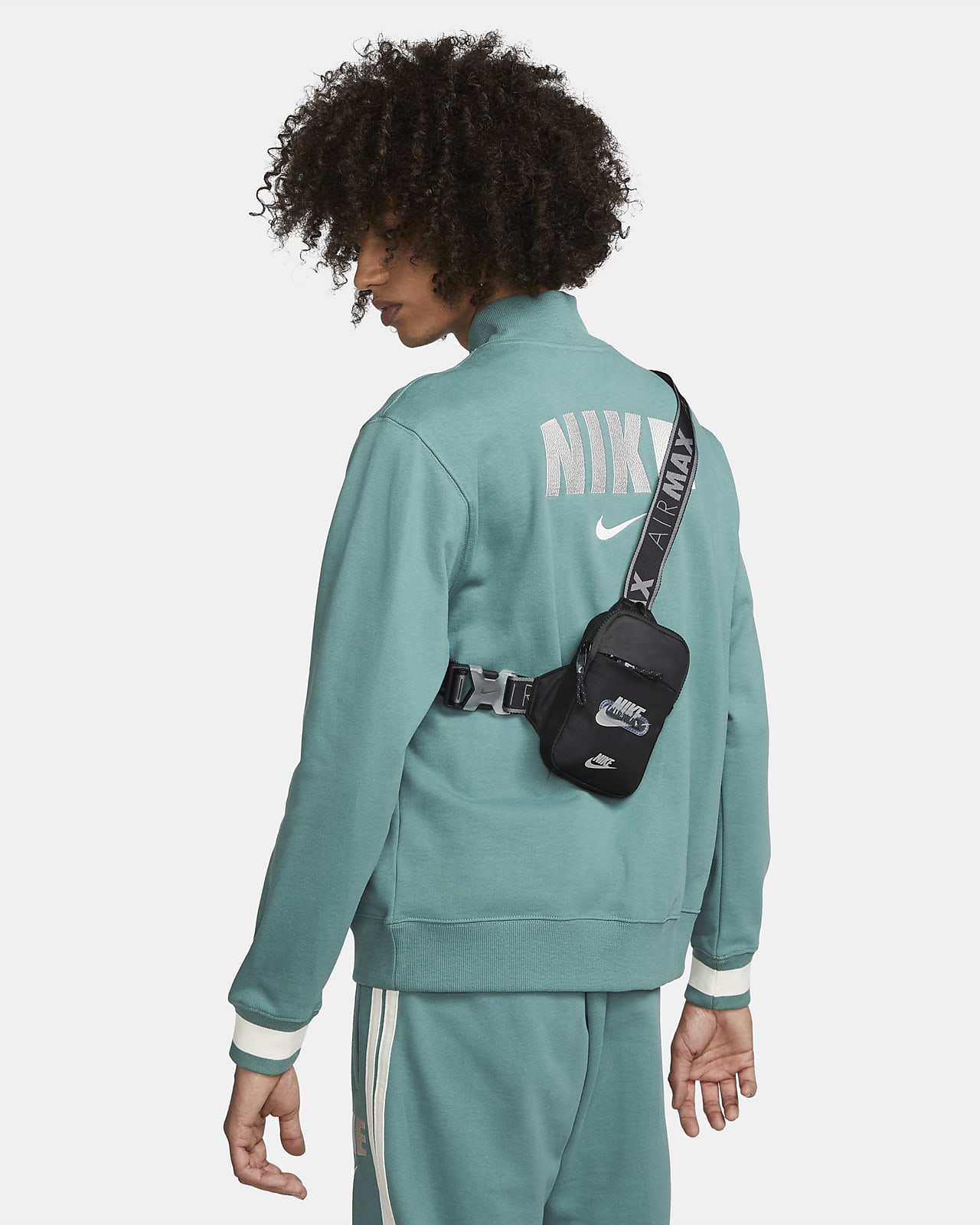 República violación Trampas Nike Sportswear Essentials Cross-Body Bag (1L). Nike LU