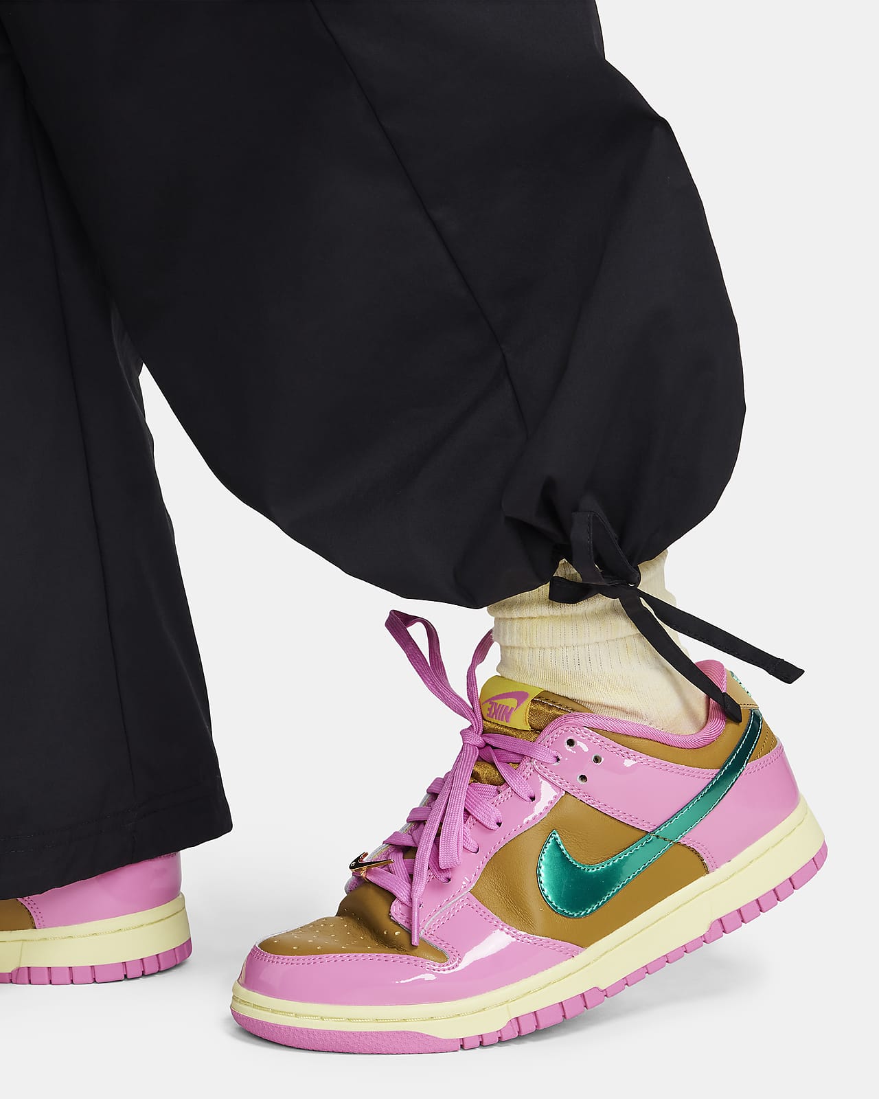 Pantaloni cargo ampi a vita alta in tessuto Nike Sportswear – Donna