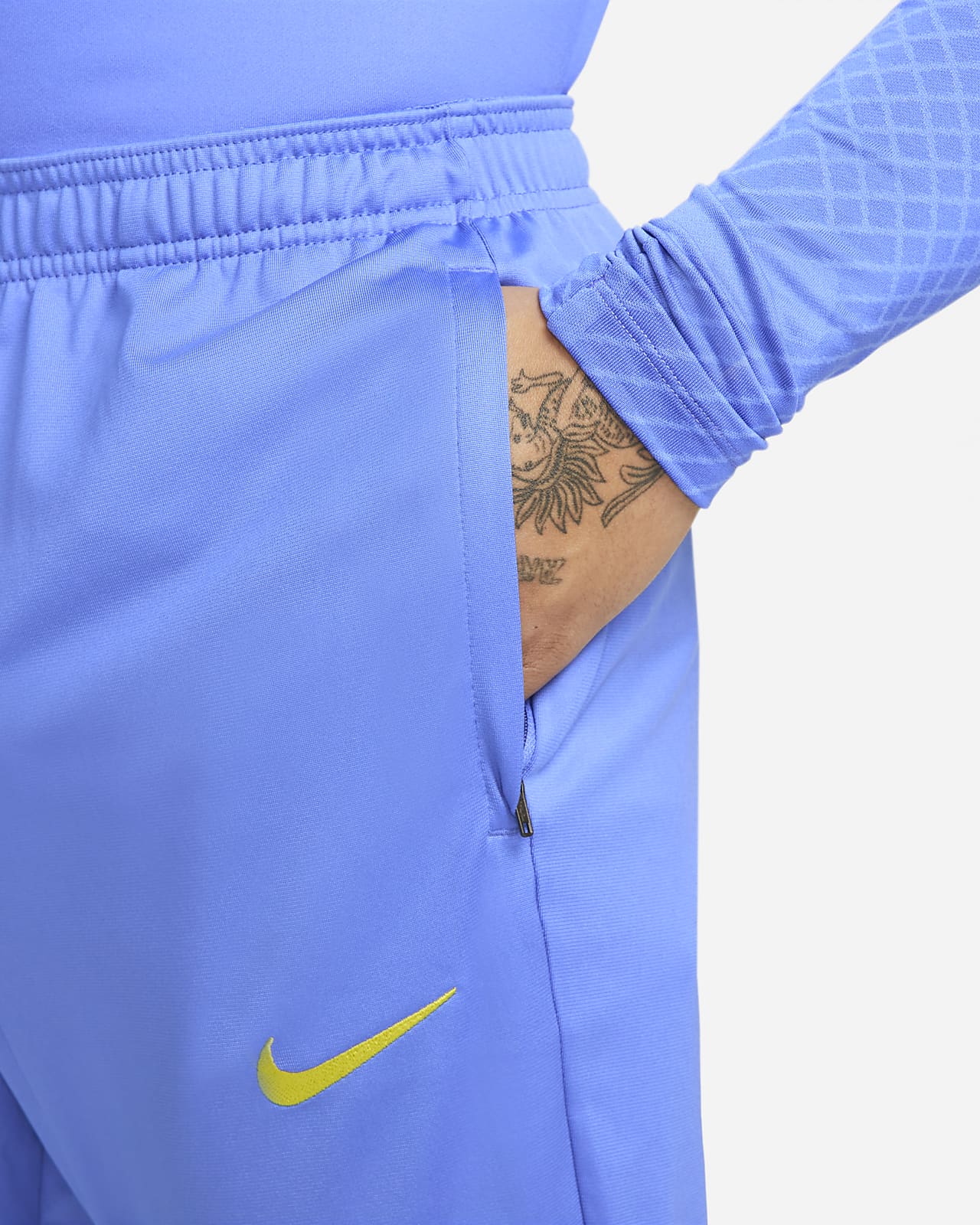 Club América Strike Men's Nike Dri-FIT Soccer Track Pants. 