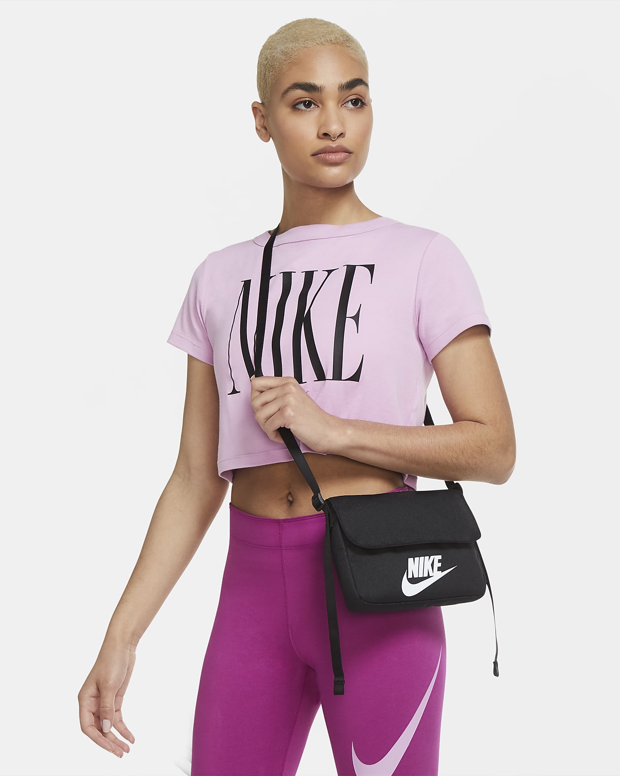 กระเป๋าพาดลำตัว Futura 365 ผู้หญิง Nike Sportswear (3 ล.)