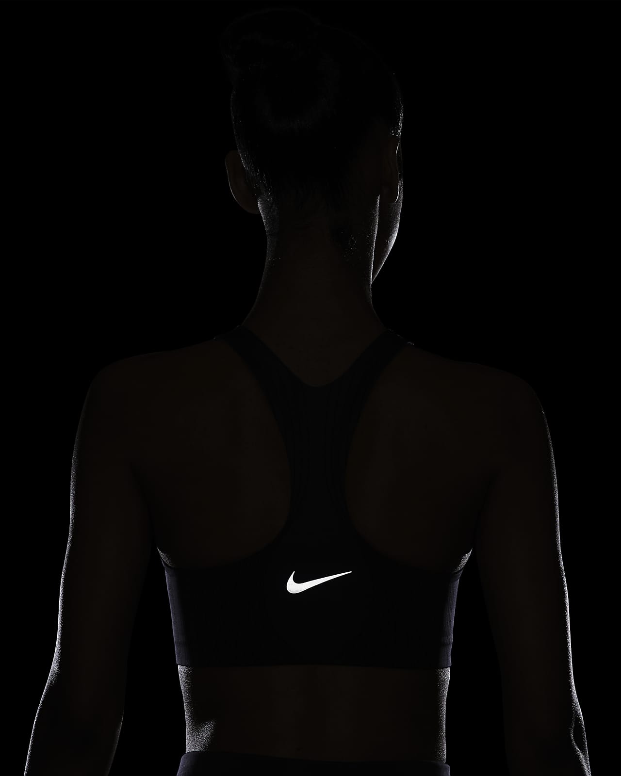 Brassière de sport rembourrée à maintien normal et encolure haute Nike  Swoosh pour femme. Nike LU