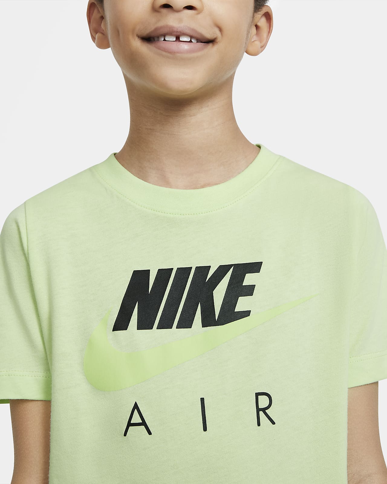 boys green nike shirt