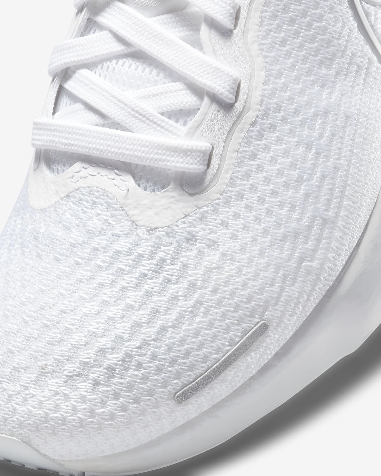 white running sneakers nike