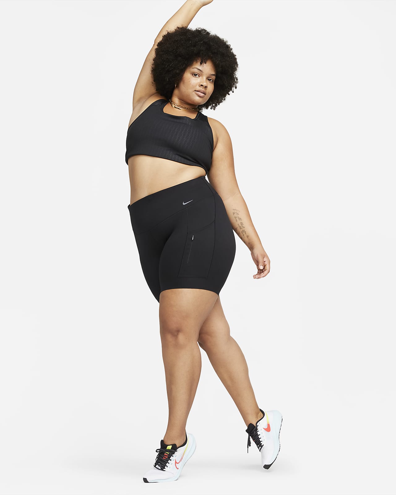 Nike Go Pantalón corto de ciclismo de 20 cm de talle alto y sujeción firme con bolsillos - Mujer (Talla grande)