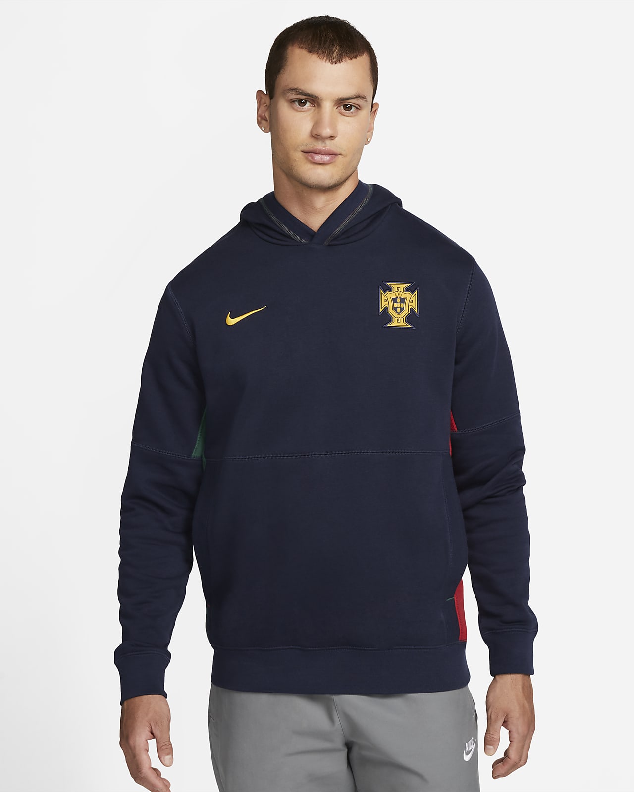 Convocar Estereotipo falso Portugal Sudadera con capucha de fútbol de tejido French terry Nike -  Hombre. Nike ES