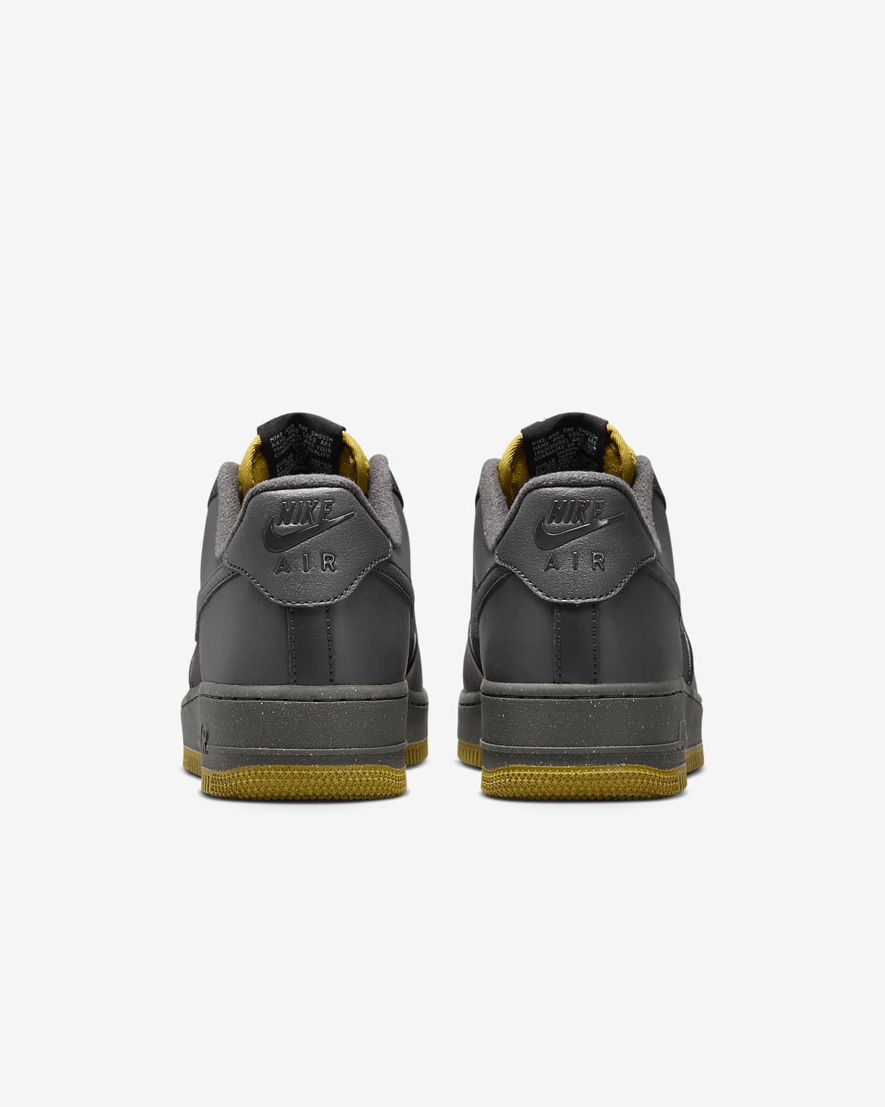 Las Nike Air Force 1 completamente negras son las zapatillas más elegantes  que querrás si no llegaste a tiempo a la colaboración de Nike y Stüssy