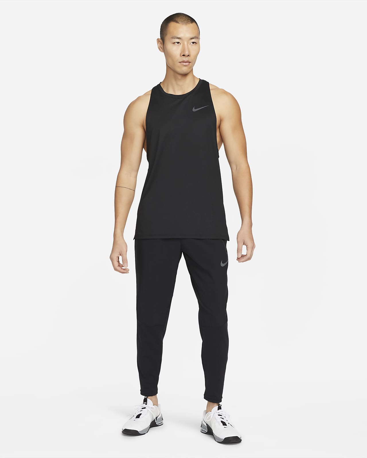 nike pro under sweatpants outfit