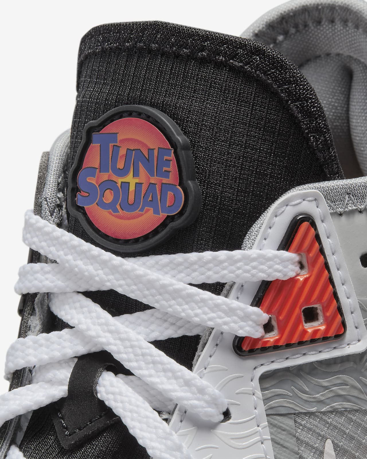 Calzado de básquetbol LeBron 18 Low \