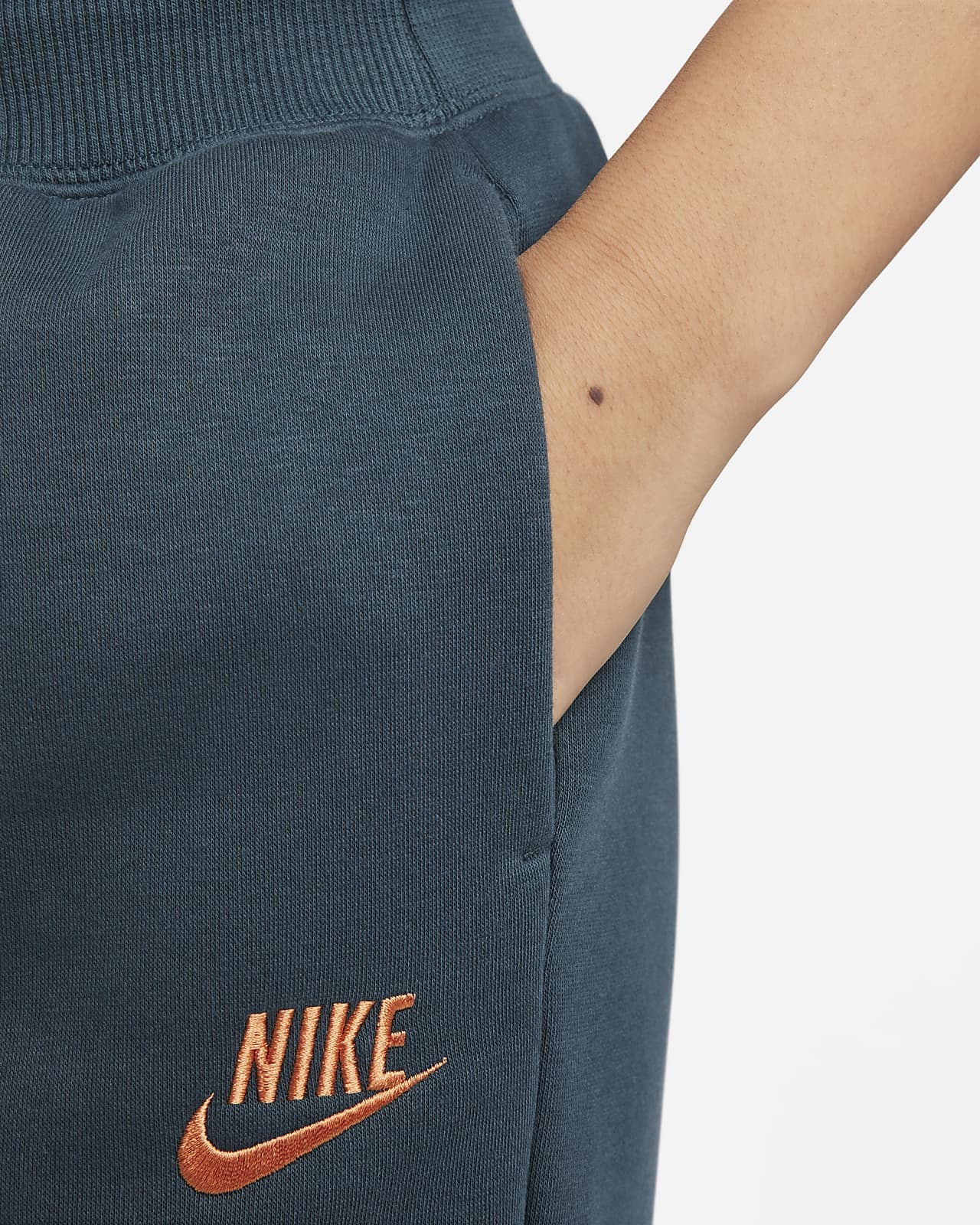 Nike Sportswear Oversized Fleece Bottoms. ID