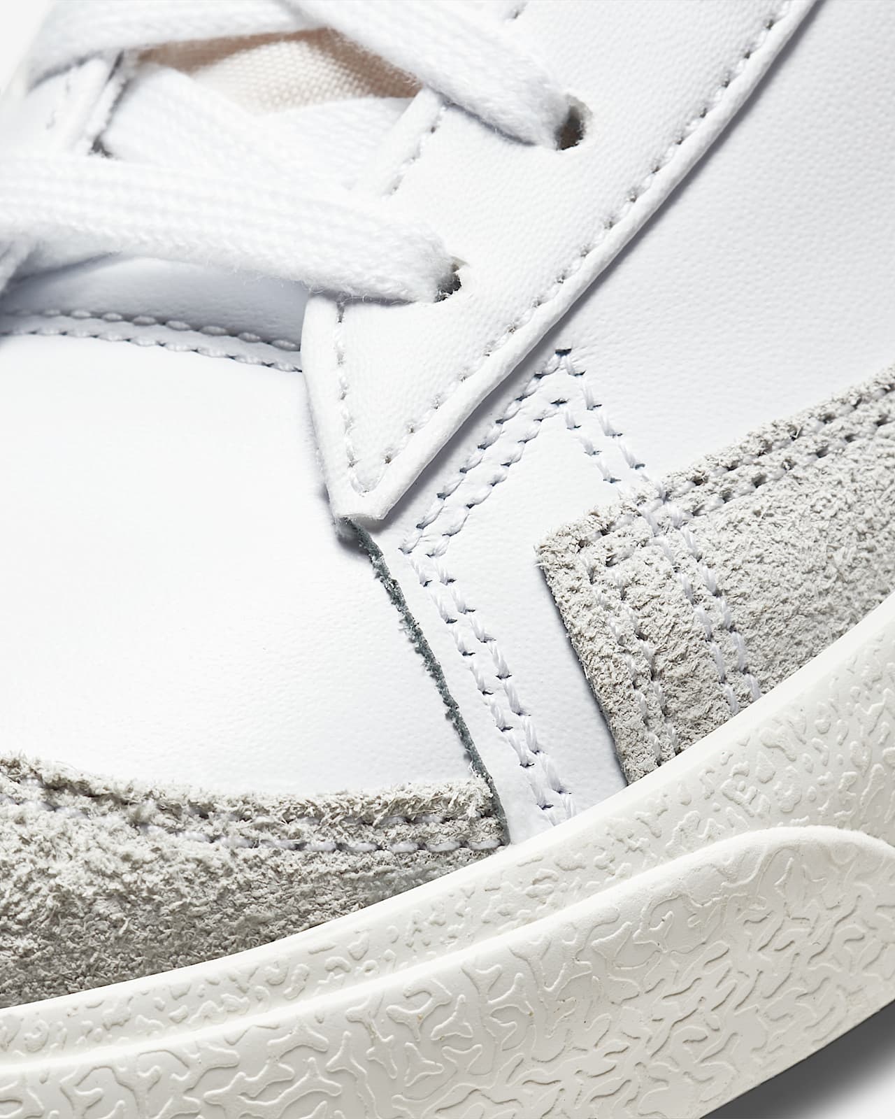 nike blazer mid 77 on women