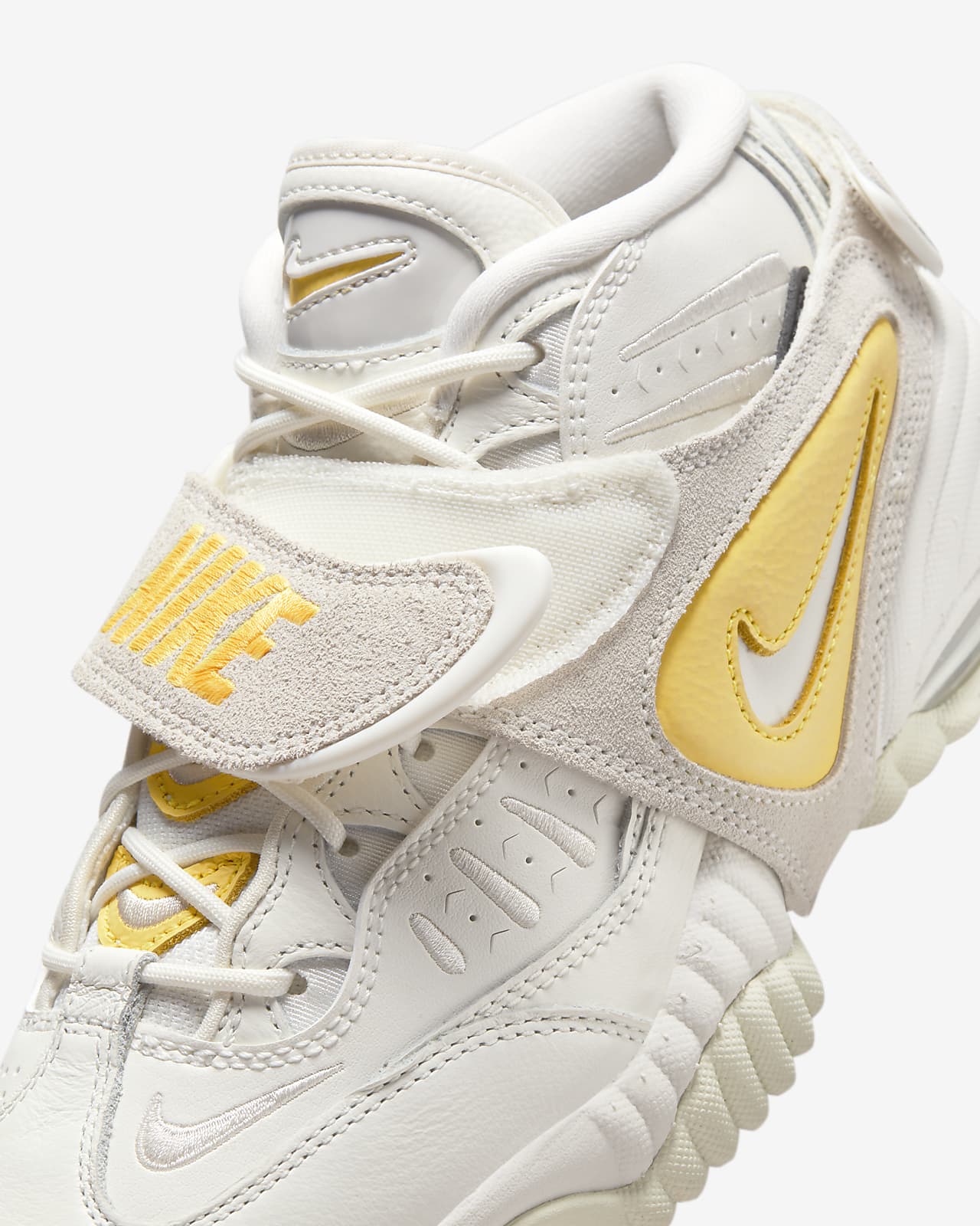 Mens Nike Air Barrage Mid Shoes