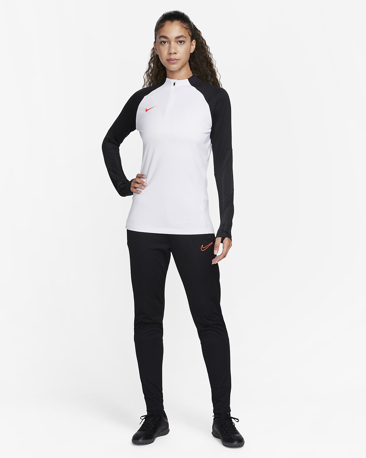 vores labyrint Misbruge Langærmet Nike Dri-FIT Strike-træningsoverdel til kvinder. Nike DK