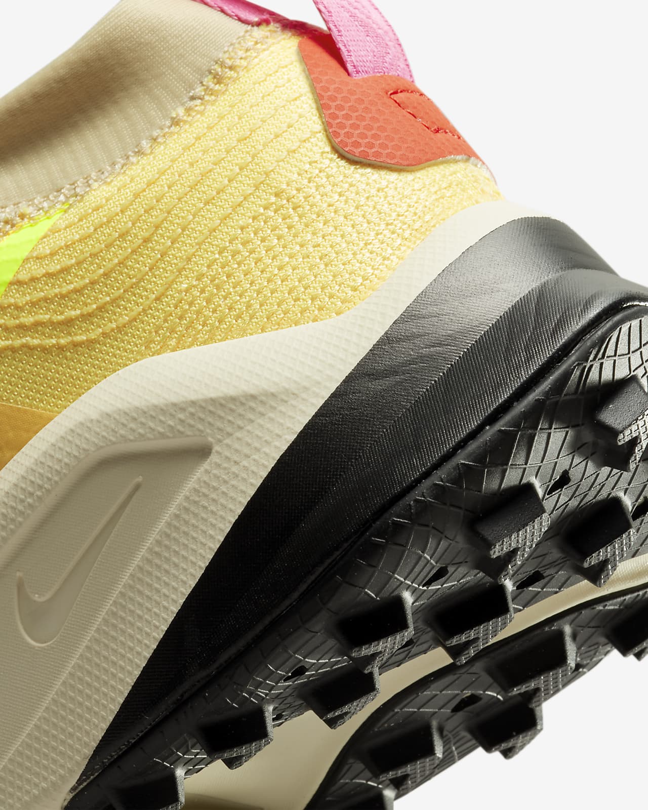 Nike Zegama Women's Trailrunning Shoes. Nike AE