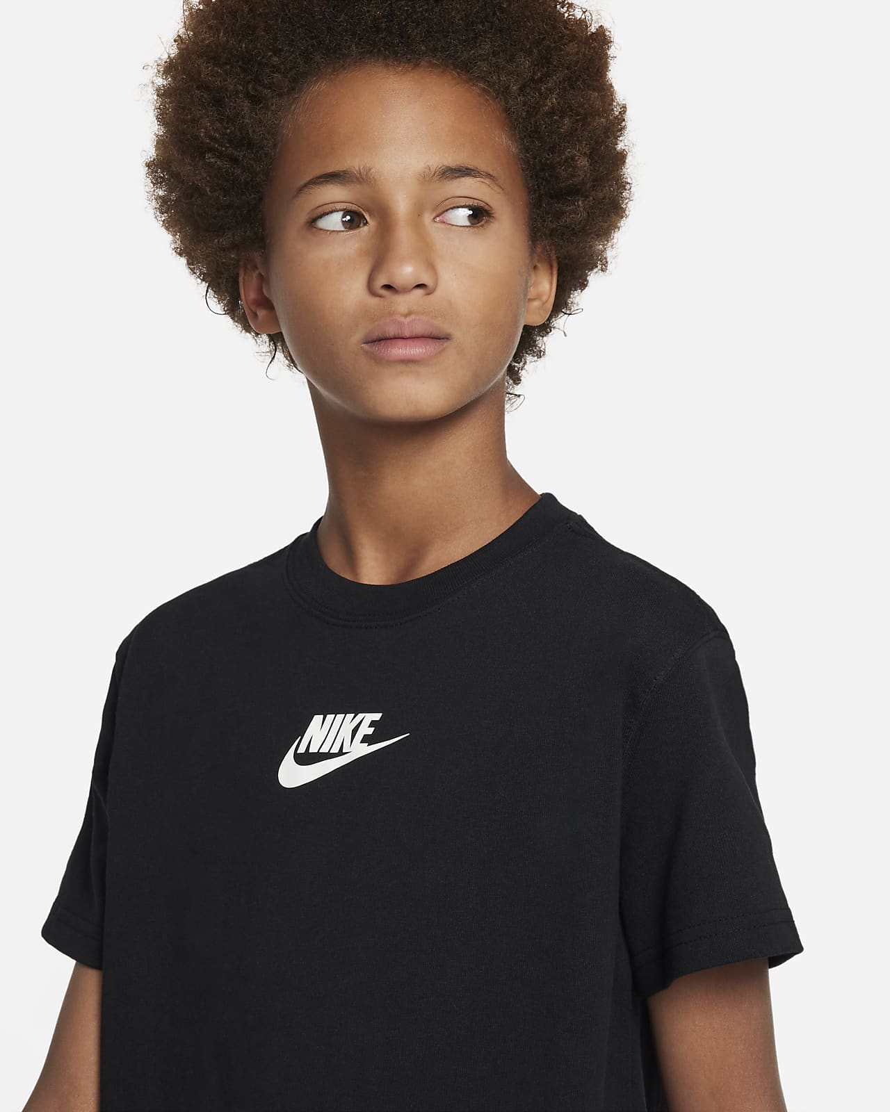 Nike Sportswear Premium Essentials Older Kids' T-Shirt. Nike RO