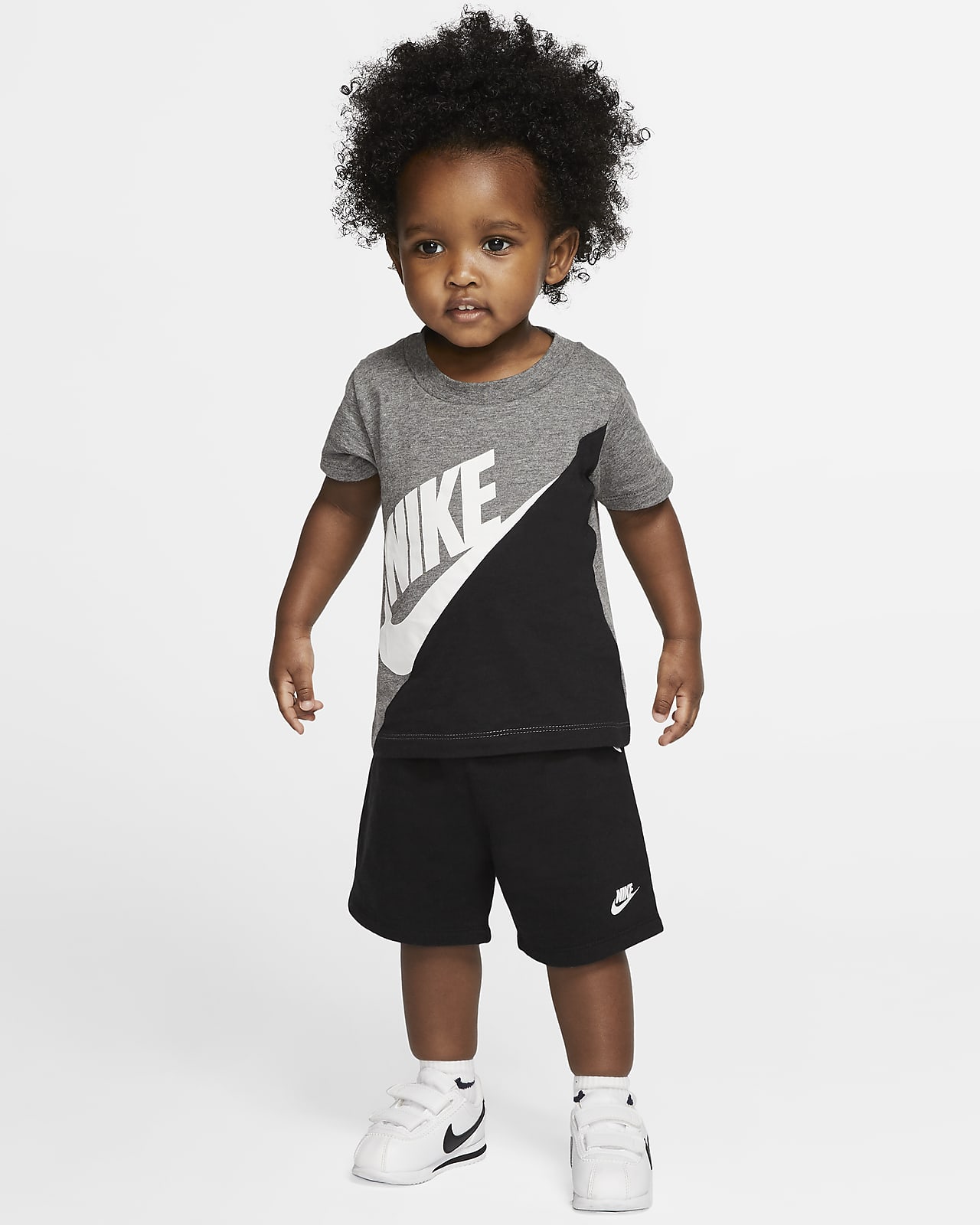baby nike shorts and shirt